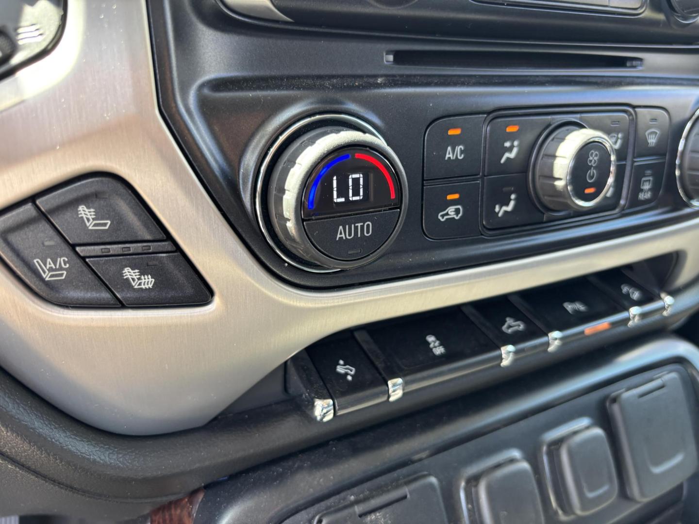 2015 GRAY /BLACK LEATHER GMC Sierra 1500 SLT Crew Cab 4WD (3GTU2VEC3FG) with an 5.3L V8 OHV 16V engine, 6-Speed Automatic transmission, located at 11170 Summerlin Square Dr., Fort Myers Beach, FL, 33931, (239) 999-7777, 26.493546, -81.941628 - Photo#27