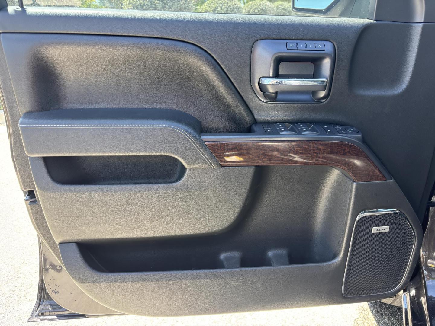 2015 GRAY /BLACK LEATHER GMC Sierra 1500 SLT Crew Cab 4WD (3GTU2VEC3FG) with an 5.3L V8 OHV 16V engine, 6-Speed Automatic transmission, located at 11170 Summerlin Square Dr., Fort Myers Beach, FL, 33931, (239) 999-7777, 26.493546, -81.941628 - Photo#33