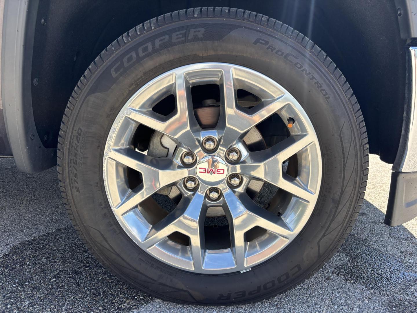 2015 GRAY /BLACK LEATHER GMC Sierra 1500 SLT Crew Cab 4WD (3GTU2VEC3FG) with an 5.3L V8 OHV 16V engine, 6-Speed Automatic transmission, located at 11170 Summerlin Square Dr., Fort Myers Beach, FL, 33931, (239) 999-7777, 26.493546, -81.941628 - Photo#41