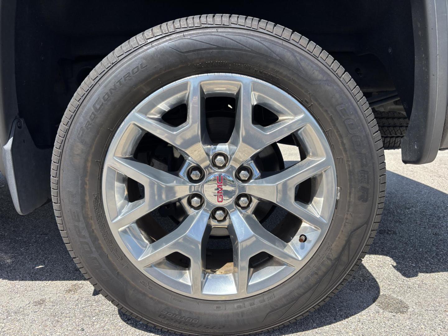 2015 GRAY /BLACK LEATHER GMC Sierra 1500 SLT Crew Cab 4WD (3GTU2VEC3FG) with an 5.3L V8 OHV 16V engine, 6-Speed Automatic transmission, located at 11170 Summerlin Square Dr., Fort Myers Beach, FL, 33931, (239) 999-7777, 26.493546, -81.941628 - Photo#43