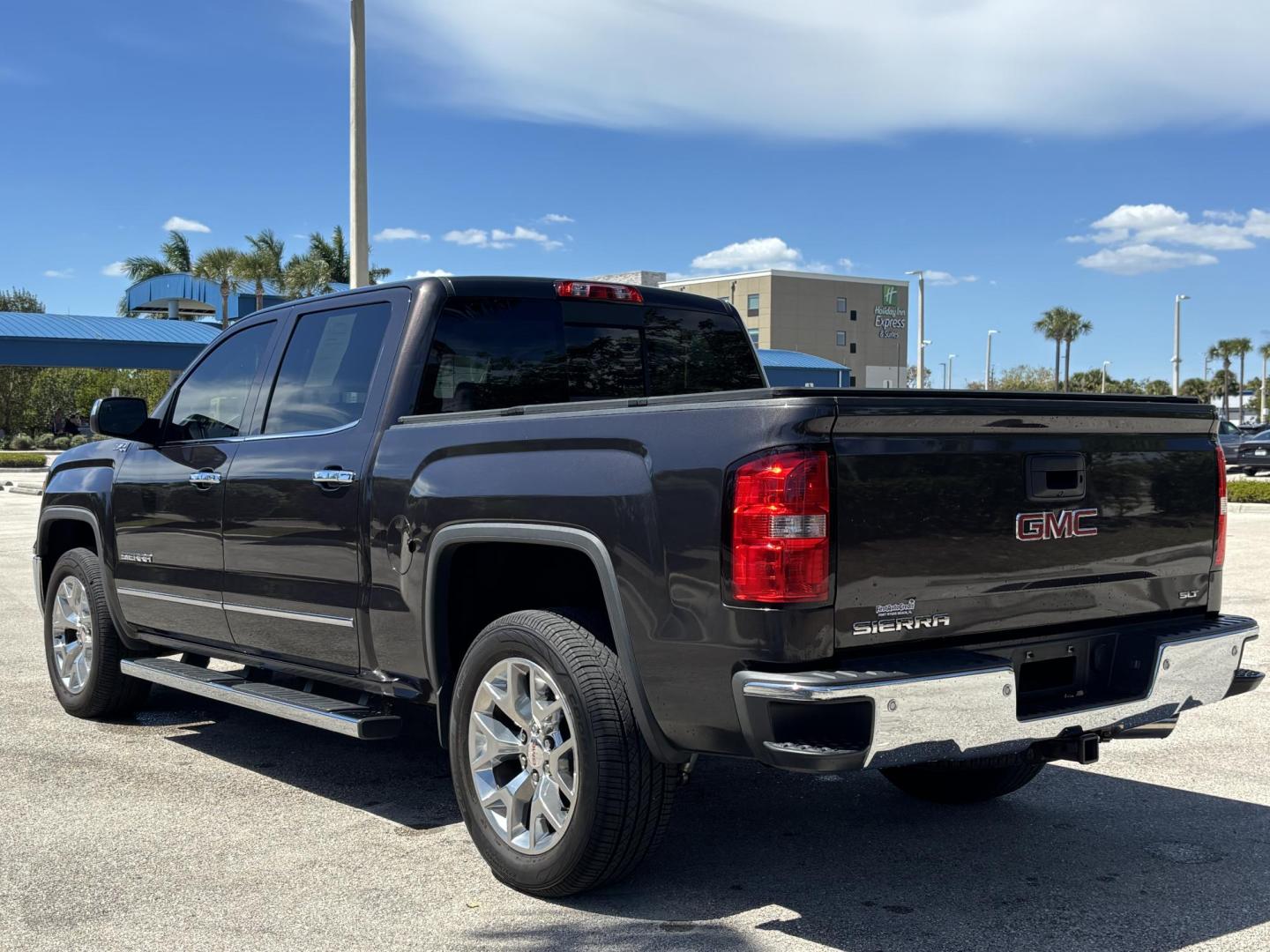2015 GRAY /BLACK LEATHER GMC Sierra 1500 SLT Crew Cab 4WD (3GTU2VEC3FG) with an 5.3L V8 OHV 16V engine, 6-Speed Automatic transmission, located at 11170 Summerlin Square Dr., Fort Myers Beach, FL, 33931, (239) 999-7777, 26.493546, -81.941628 - Photo#5