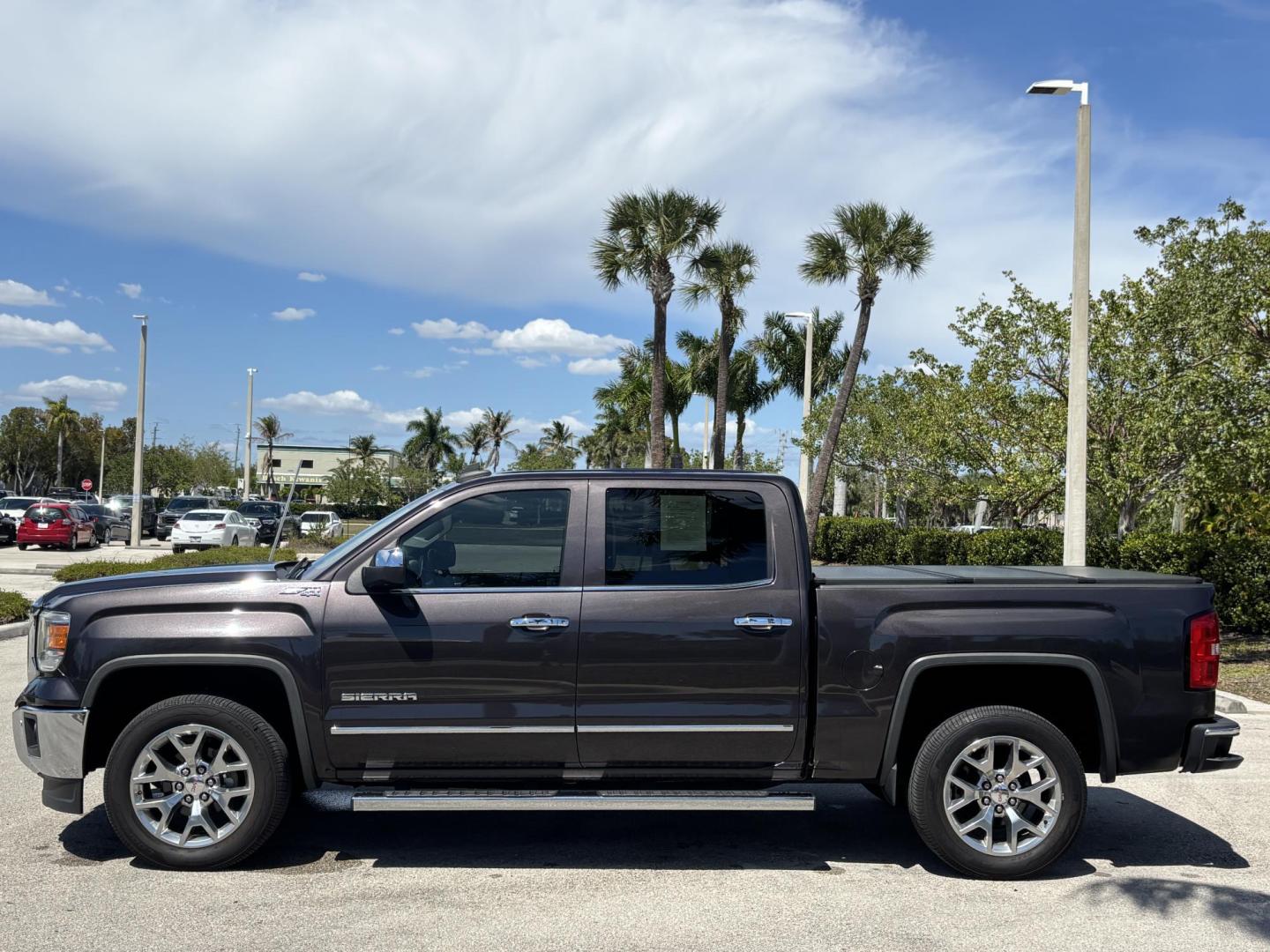 2015 GRAY /BLACK LEATHER GMC Sierra 1500 SLT Crew Cab 4WD (3GTU2VEC3FG) with an 5.3L V8 OHV 16V engine, 6-Speed Automatic transmission, located at 11170 Summerlin Square Dr., Fort Myers Beach, FL, 33931, (239) 999-7777, 26.493546, -81.941628 - Photo#8