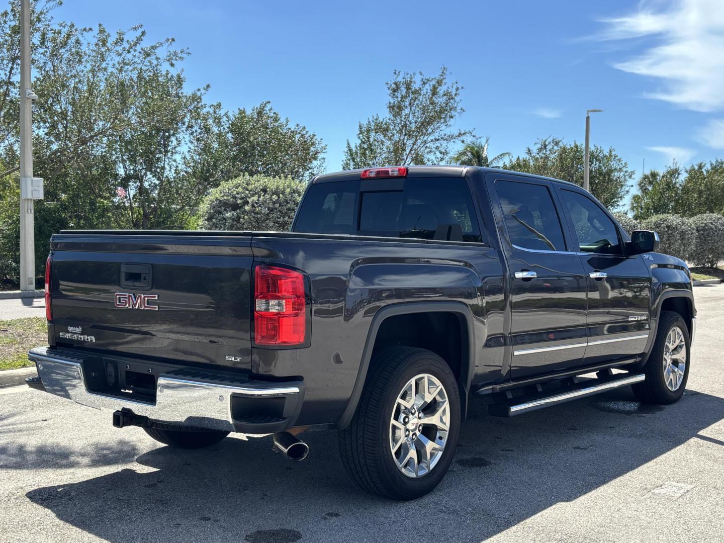 2015 GRAY /BLACK LEATHER GMC Sierra 1500 SLT Crew Cab 4WD (3GTU2VEC3FG) with an 5.3L V8 OHV 16V engine, 6-Speed Automatic transmission, located at 11170 Summerlin Square Dr., Fort Myers Beach, FL, 33931, (239) 999-7777, 26.493546, -81.941628 - Photo#7