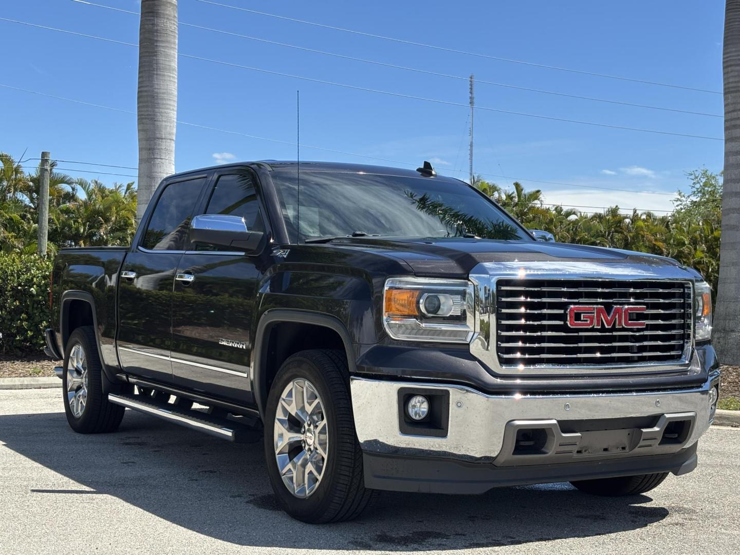 2015 GRAY /BLACK LEATHER GMC Sierra 1500 SLT Crew Cab 4WD (3GTU2VEC3FG) with an 5.3L V8 OHV 16V engine, 6-Speed Automatic transmission, located at 11170 Summerlin Square Dr., Fort Myers Beach, FL, 33931, (239) 999-7777, 26.493546, -81.941628 - Photo#3