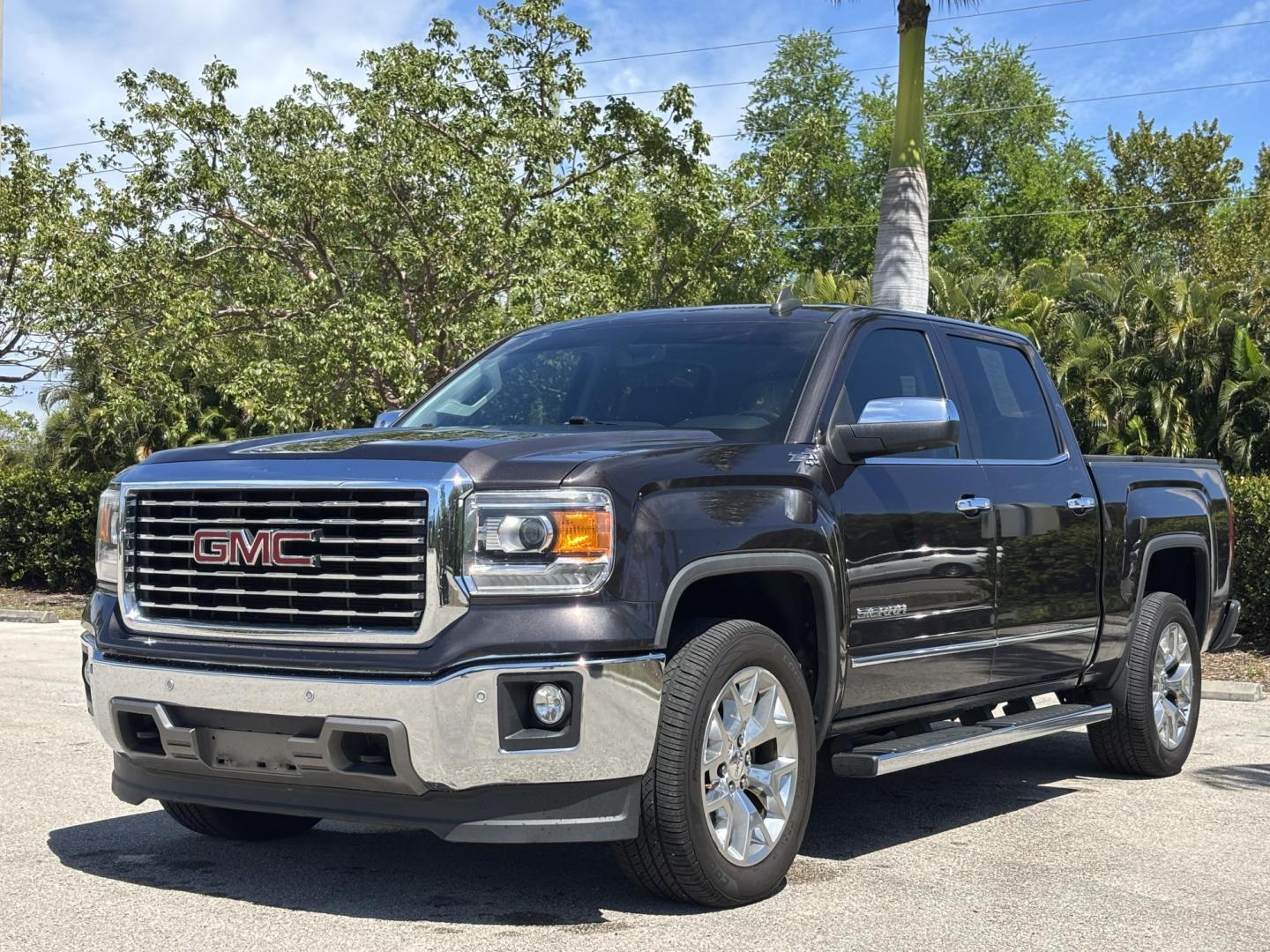2015 GRAY /BLACK LEATHER GMC Sierra 1500 SLT Crew Cab 4WD (3GTU2VEC3FG) with an 5.3L V8 OHV 16V engine, 6-Speed Automatic transmission, located at 11170 Summerlin Square Dr., Fort Myers Beach, FL, 33931, (239) 999-7777, 26.493546, -81.941628 - Photo#1