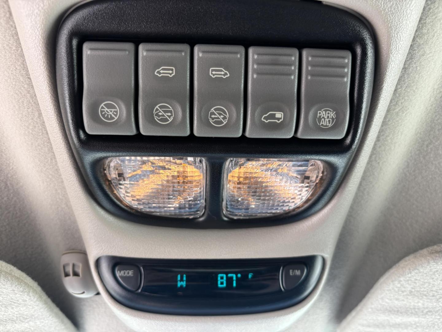 2002 BROWN /BEIGE LEATHER Pontiac Montana 1SA Extended (1GMDX13E42D) with an 3.4L V6 OHV 12V engine, 4-Speed Automatic Overdrive transmission, located at 11170 Summerlin Square Dr., Fort Myers Beach, FL, 33931, (239) 999-7777, 26.493546, -81.941628 - Photo#15