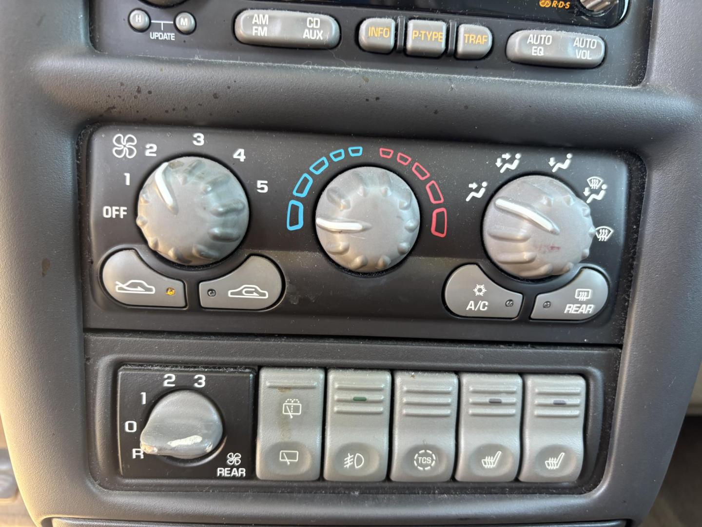 2002 BROWN /BEIGE LEATHER Pontiac Montana 1SA Extended (1GMDX13E42D) with an 3.4L V6 OHV 12V engine, 4-Speed Automatic Overdrive transmission, located at 11170 Summerlin Square Dr., Fort Myers Beach, FL, 33931, (239) 999-7777, 26.493546, -81.941628 - Photo#29