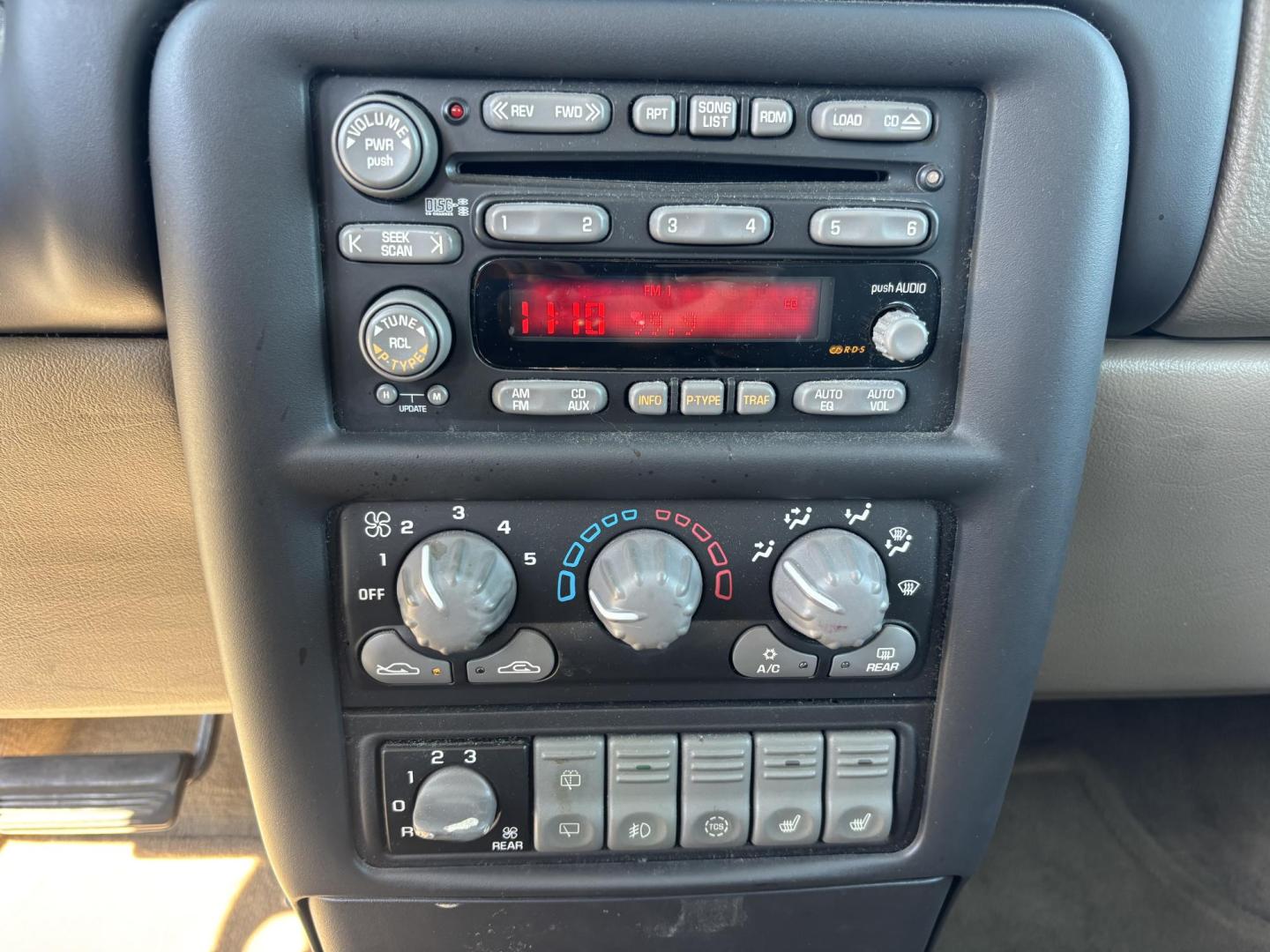 2002 BROWN /BEIGE LEATHER Pontiac Montana 1SA Extended (1GMDX13E42D) with an 3.4L V6 OHV 12V engine, 4-Speed Automatic Overdrive transmission, located at 11170 Summerlin Square Dr., Fort Myers Beach, FL, 33931, (239) 999-7777, 26.493546, -81.941628 - Photo#28