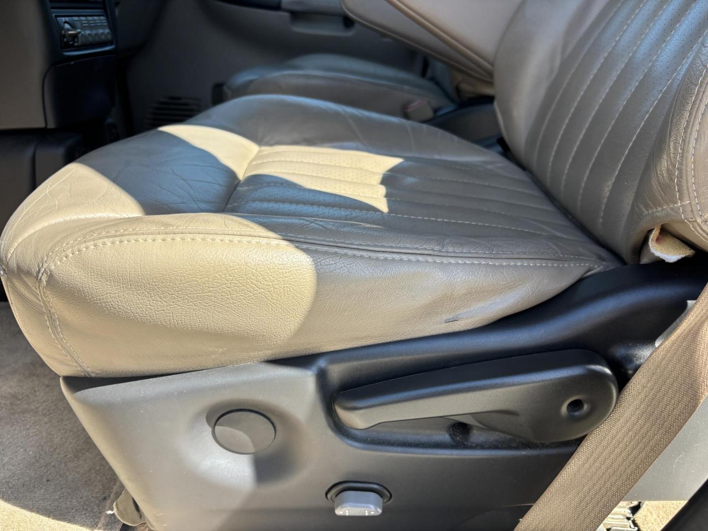 2002 BROWN /BEIGE LEATHER Pontiac Montana 1SA Extended (1GMDX13E42D) with an 3.4L V6 OHV 12V engine, 4-Speed Automatic Overdrive transmission, located at 11170 Summerlin Square Dr., Fort Myers Beach, FL, 33931, (239) 999-7777, 26.493546, -81.941628 - Photo#11