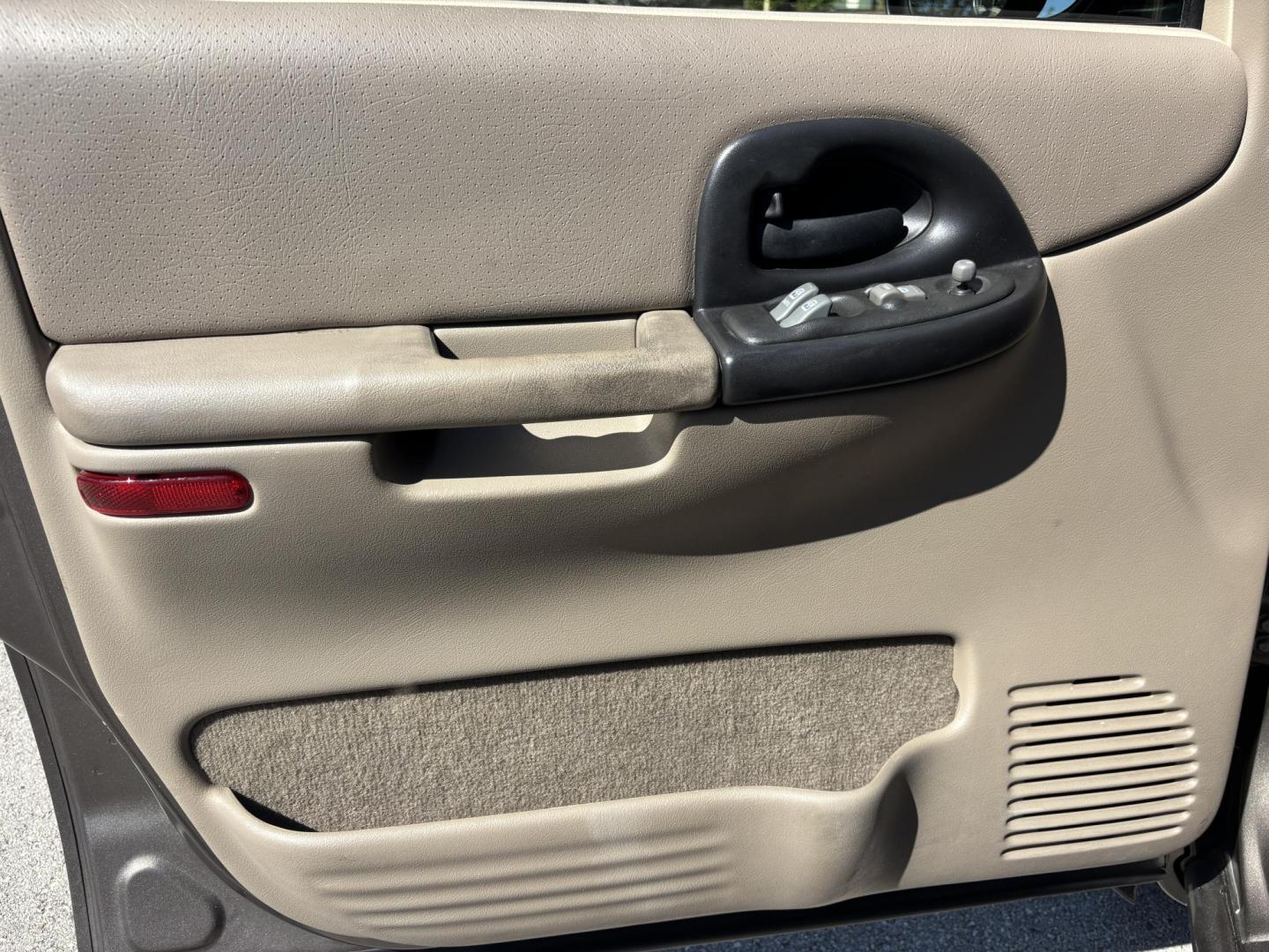 2002 BROWN /BEIGE LEATHER Pontiac Montana 1SA Extended (1GMDX13E42D) with an 3.4L V6 OHV 12V engine, 4-Speed Automatic Overdrive transmission, located at 11170 Summerlin Square Dr., Fort Myers Beach, FL, 33931, (239) 999-7777, 26.493546, -81.941628 - Photo#32