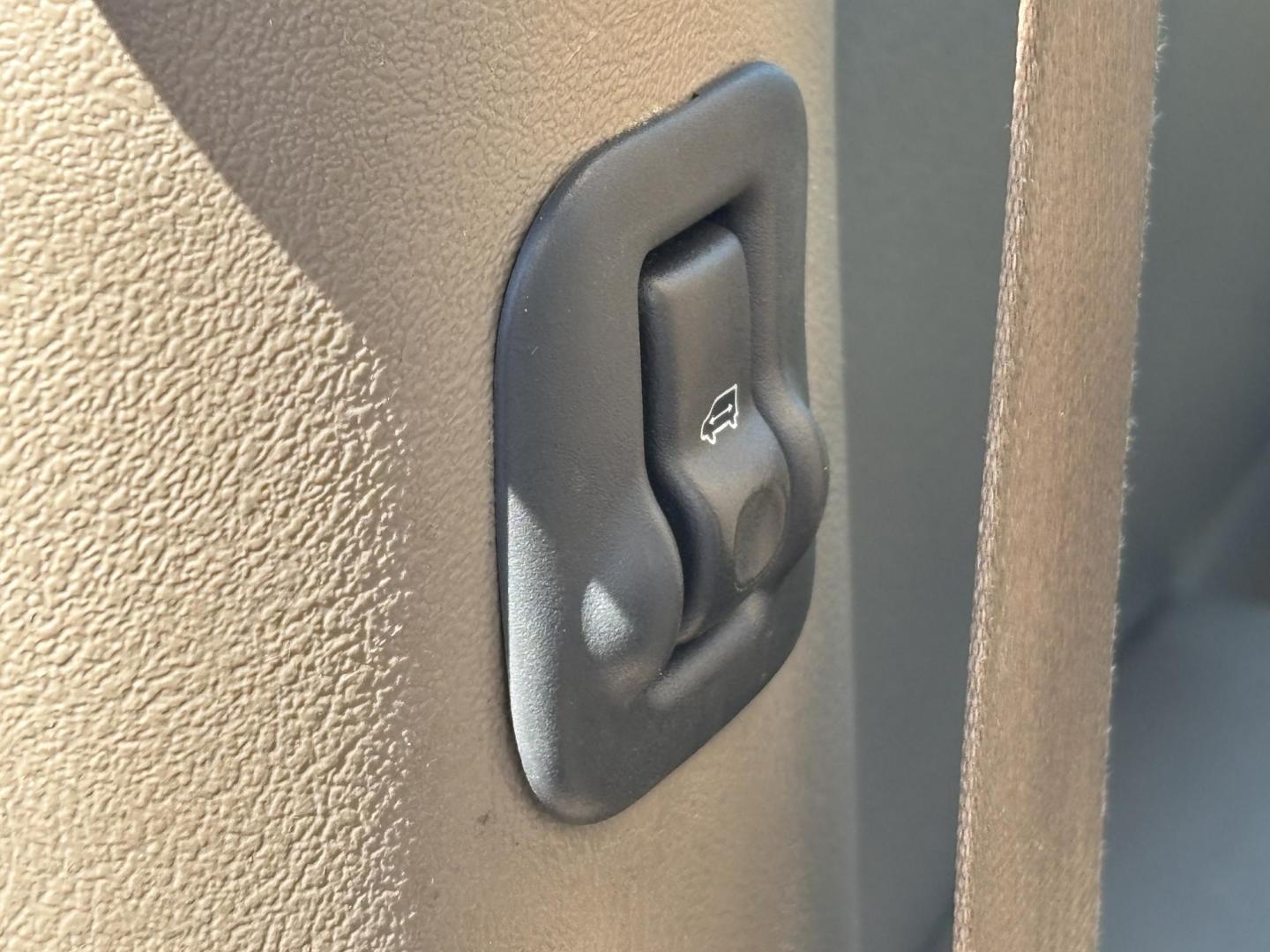 2002 BROWN /BEIGE LEATHER Pontiac Montana 1SA Extended (1GMDX13E42D) with an 3.4L V6 OHV 12V engine, 4-Speed Automatic Overdrive transmission, located at 11170 Summerlin Square Dr., Fort Myers Beach, FL, 33931, (239) 999-7777, 26.493546, -81.941628 - Photo#18