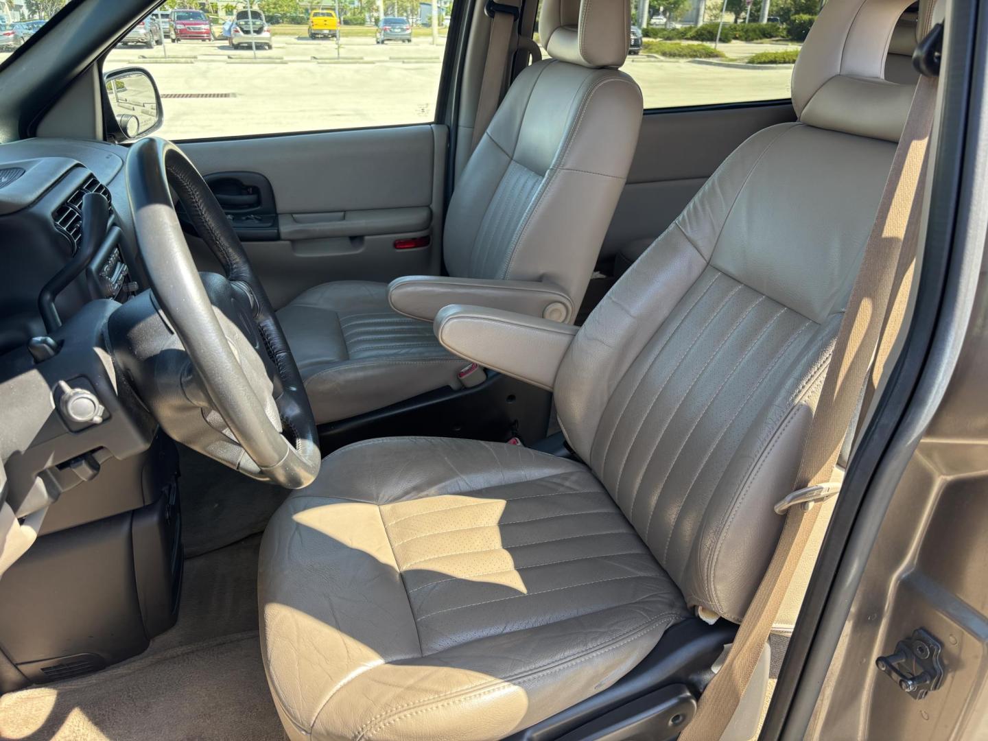 2002 BROWN /BEIGE LEATHER Pontiac Montana 1SA Extended (1GMDX13E42D) with an 3.4L V6 OHV 12V engine, 4-Speed Automatic Overdrive transmission, located at 11170 Summerlin Square Dr., Fort Myers Beach, FL, 33931, (239) 999-7777, 26.493546, -81.941628 - Photo#10
