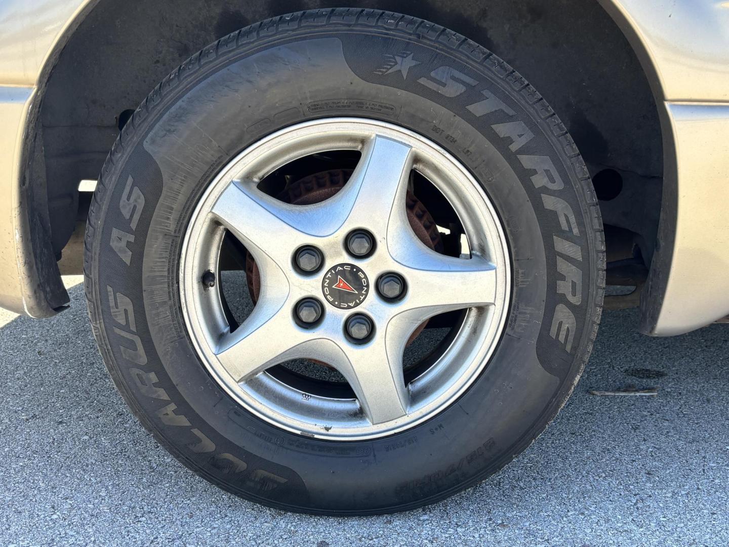 2002 BROWN /BEIGE LEATHER Pontiac Montana 1SA Extended (1GMDX13E42D) with an 3.4L V6 OHV 12V engine, 4-Speed Automatic Overdrive transmission, located at 11170 Summerlin Square Dr., Fort Myers Beach, FL, 33931, (239) 999-7777, 26.493546, -81.941628 - Photo#35