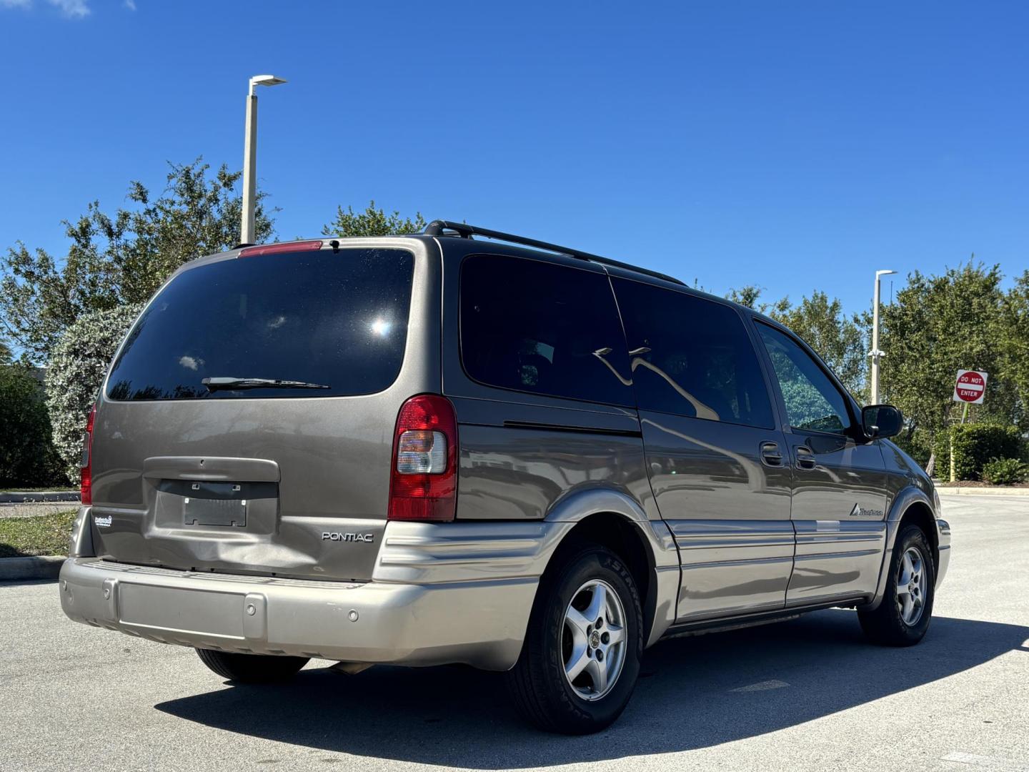 2002 BROWN /BEIGE LEATHER Pontiac Montana 1SA Extended (1GMDX13E42D) with an 3.4L V6 OHV 12V engine, 4-Speed Automatic Overdrive transmission, located at 11170 Summerlin Square Dr., Fort Myers Beach, FL, 33931, (239) 999-7777, 26.493546, -81.941628 - Photo#7