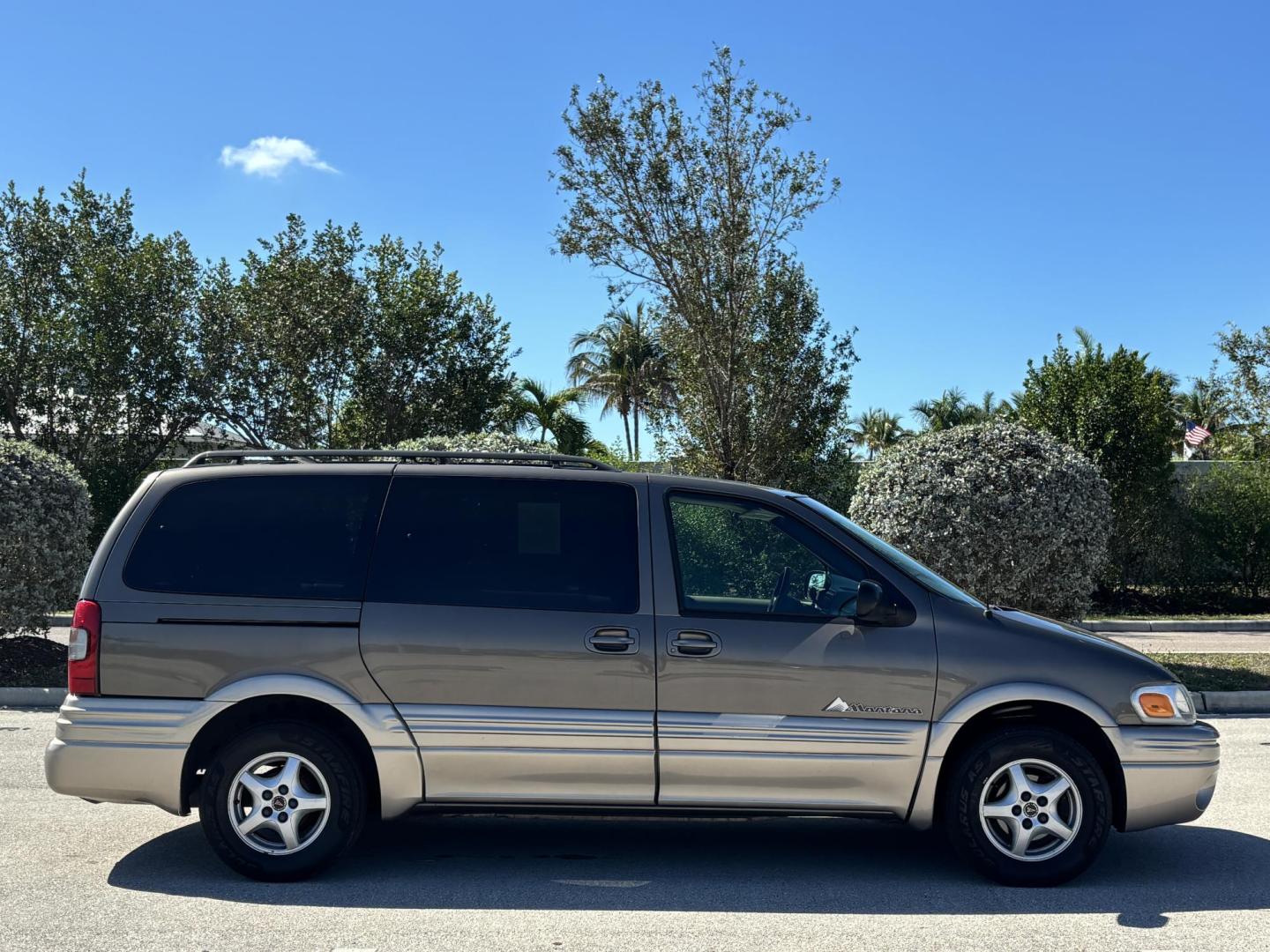 2002 BROWN /BEIGE LEATHER Pontiac Montana 1SA Extended (1GMDX13E42D) with an 3.4L V6 OHV 12V engine, 4-Speed Automatic Overdrive transmission, located at 11170 Summerlin Square Dr., Fort Myers Beach, FL, 33931, (239) 999-7777, 26.493546, -81.941628 - Photo#4