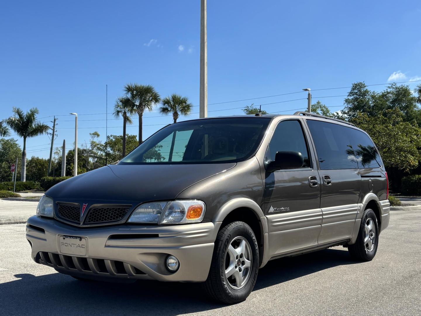2002 BROWN /BEIGE LEATHER Pontiac Montana 1SA Extended (1GMDX13E42D) with an 3.4L V6 OHV 12V engine, 4-Speed Automatic Overdrive transmission, located at 11170 Summerlin Square Dr., Fort Myers Beach, FL, 33931, (239) 999-7777, 26.493546, -81.941628 - Photo#1