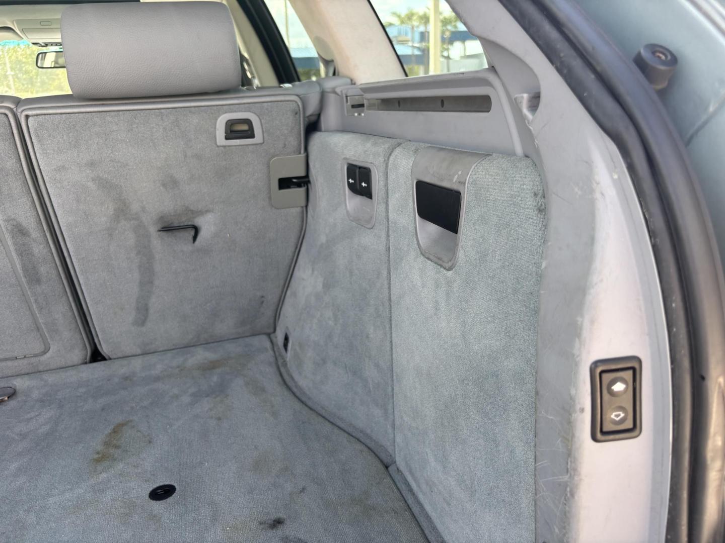 2002 BLUE /BLACK LEATHER BMW X5 3.0i (5UXFA535X2L) with an 3.0L L6 DOHC 24V engine, located at 11170 Summerlin Square Dr., Fort Myers Beach, FL, 33931, (239) 999-7777, 26.493546, -81.941628 - Photo#25