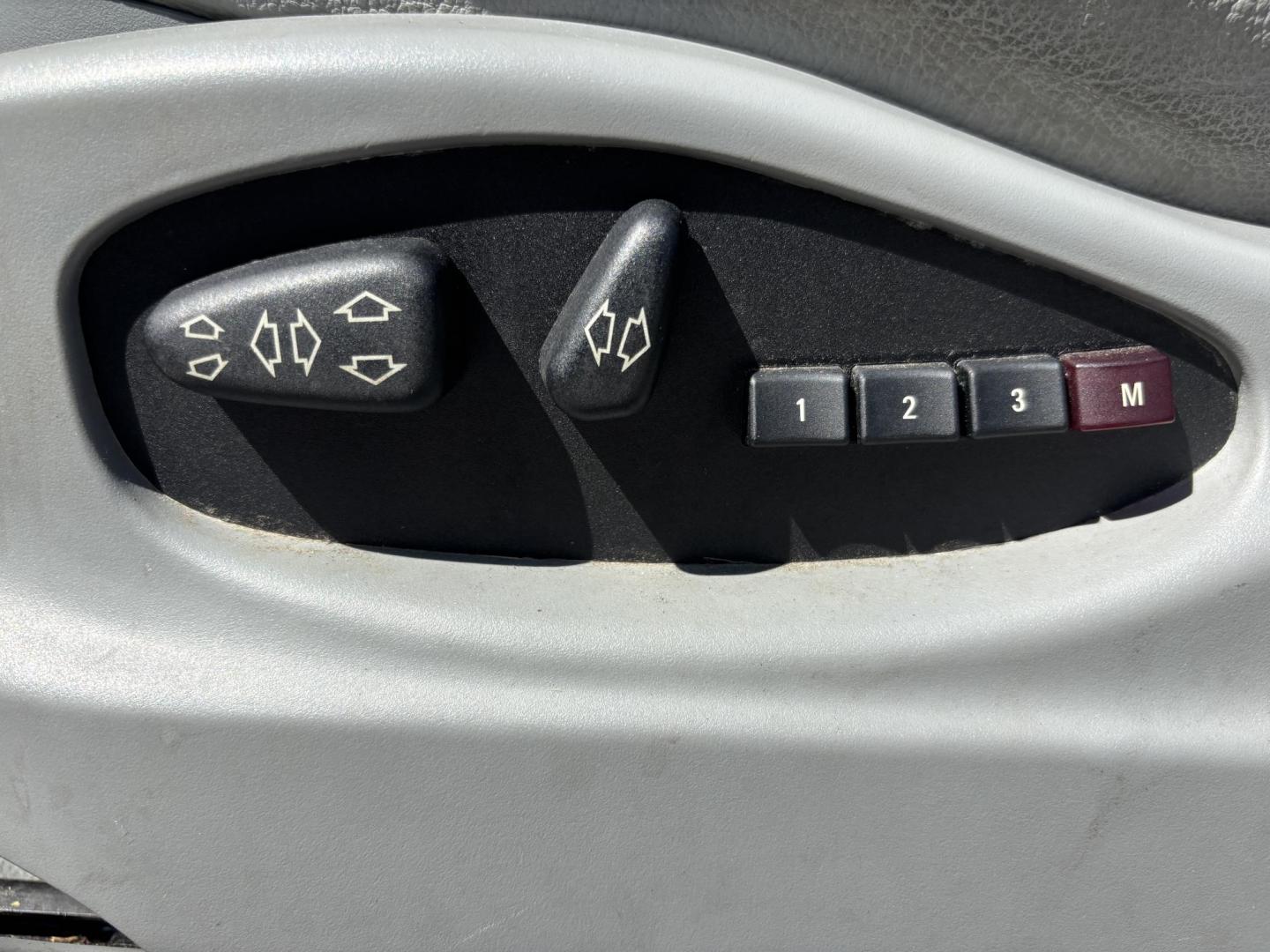 2002 BLUE /BLACK LEATHER BMW X5 3.0i (5UXFA535X2L) with an 3.0L L6 DOHC 24V engine, located at 11170 Summerlin Square Dr., Fort Myers Beach, FL, 33931, (239) 999-7777, 26.493546, -81.941628 - Photo#10