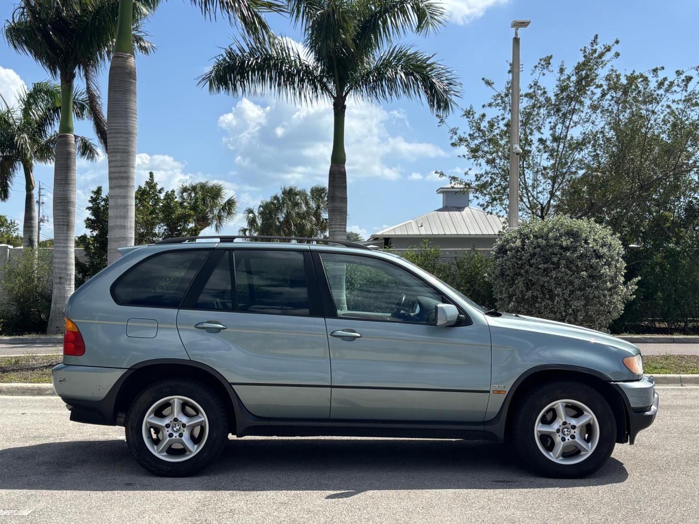 2002 BLUE /BLACK LEATHER BMW X5 3.0i (5UXFA535X2L) with an 3.0L L6 DOHC 24V engine, located at 11170 Summerlin Square Dr., Fort Myers Beach, FL, 33931, (239) 999-7777, 26.493546, -81.941628 - Photo#4