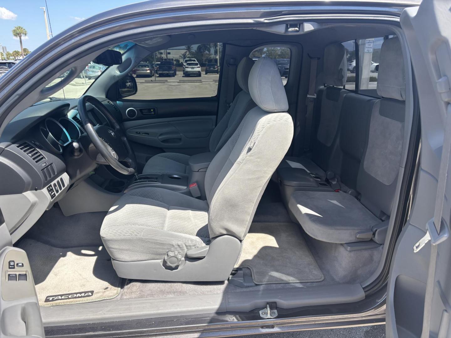 2011 GRAY /TAN CLOTH Toyota Tacoma Access Cab 2WD (5TFTX4CN6BX) with an 2.7L L4 DOHC 16V engine, 4 Speed Automatic transmission, located at 11170 Summerlin Square Dr., Fort Myers Beach, FL, 33931, (239) 999-7777, 26.493546, -81.941628 - Photo#16
