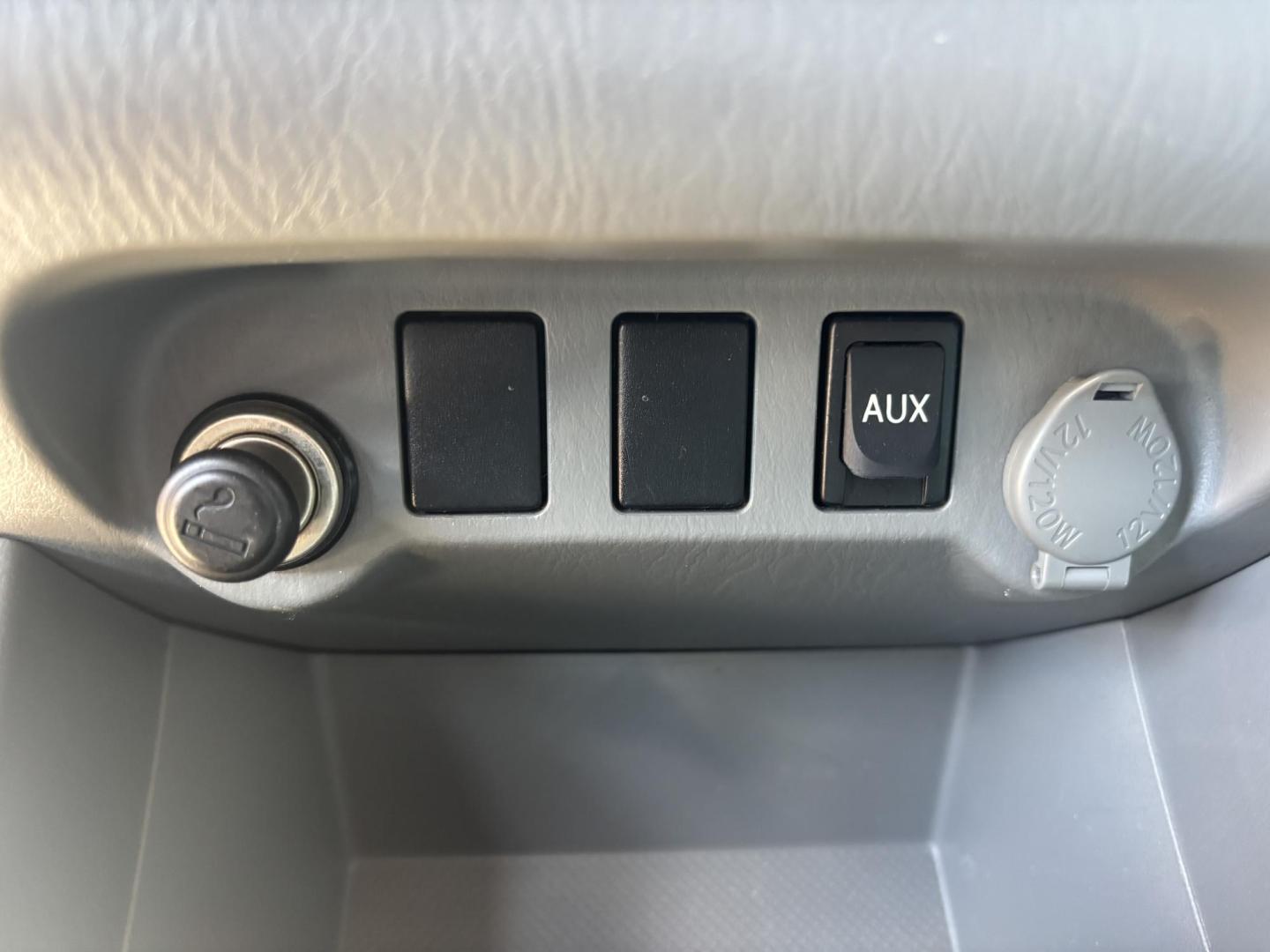 2011 GRAY /TAN CLOTH Toyota Tacoma Access Cab 2WD (5TFTX4CN6BX) with an 2.7L L4 DOHC 16V engine, 4 Speed Automatic transmission, located at 11170 Summerlin Square Dr., Fort Myers Beach, FL, 33931, (239) 999-7777, 26.493546, -81.941628 - Photo#13