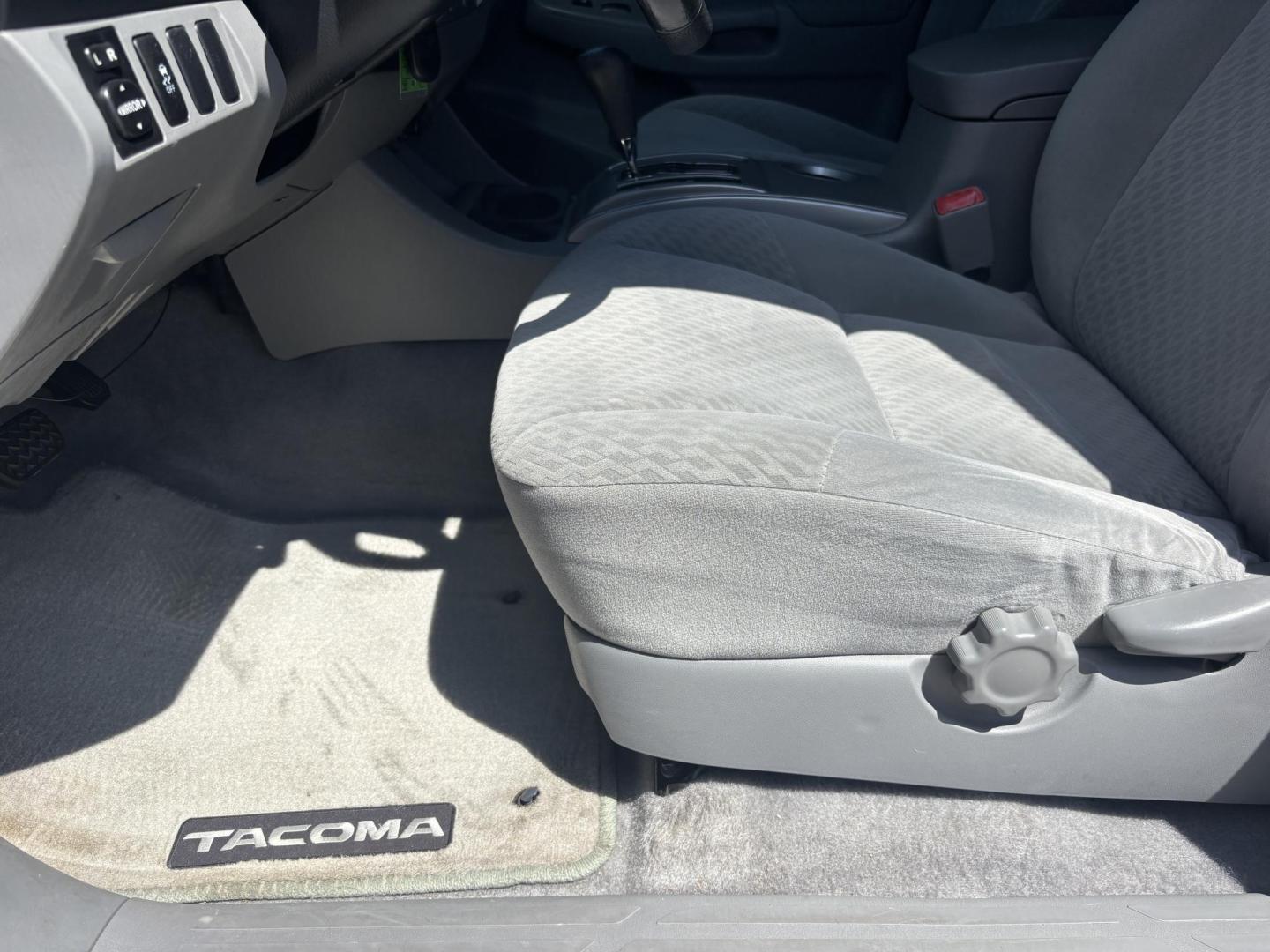 2011 GRAY /TAN CLOTH Toyota Tacoma Access Cab 2WD (5TFTX4CN6BX) with an 2.7L L4 DOHC 16V engine, 4 Speed Automatic transmission, located at 11170 Summerlin Square Dr., Fort Myers Beach, FL, 33931, (239) 999-7777, 26.493546, -81.941628 - Photo#23