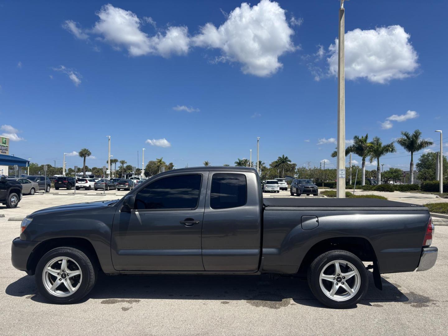 2011 GRAY /TAN CLOTH Toyota Tacoma Access Cab 2WD (5TFTX4CN6BX) with an 2.7L L4 DOHC 16V engine, 4 Speed Automatic transmission, located at 11170 Summerlin Square Dr., Fort Myers Beach, FL, 33931, (239) 999-7777, 26.493546, -81.941628 - Photo#9