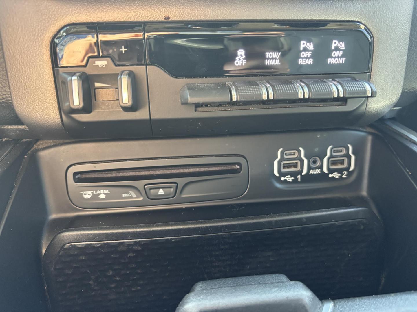 2019 SILVER /DIESEL GRAY RAM 1500 Big Horn Quad Cab 2WD (1C6RREBT1KN) with an 5.7L V8 Hemi engine, 8A transmission, located at 11170 Summerlin Square Dr., Fort Myers Beach, FL, 33931, (239) 999-7777, 26.493546, -81.941628 - Photo#14