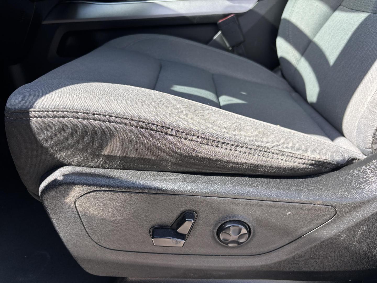 2019 SILVER /DIESEL GRAY RAM 1500 Big Horn Quad Cab 2WD (1C6RREBT1KN) with an 5.7L V8 Hemi engine, 8A transmission, located at 11170 Summerlin Square Dr., Fort Myers Beach, FL, 33931, (239) 999-7777, 26.493546, -81.941628 - Photo#10