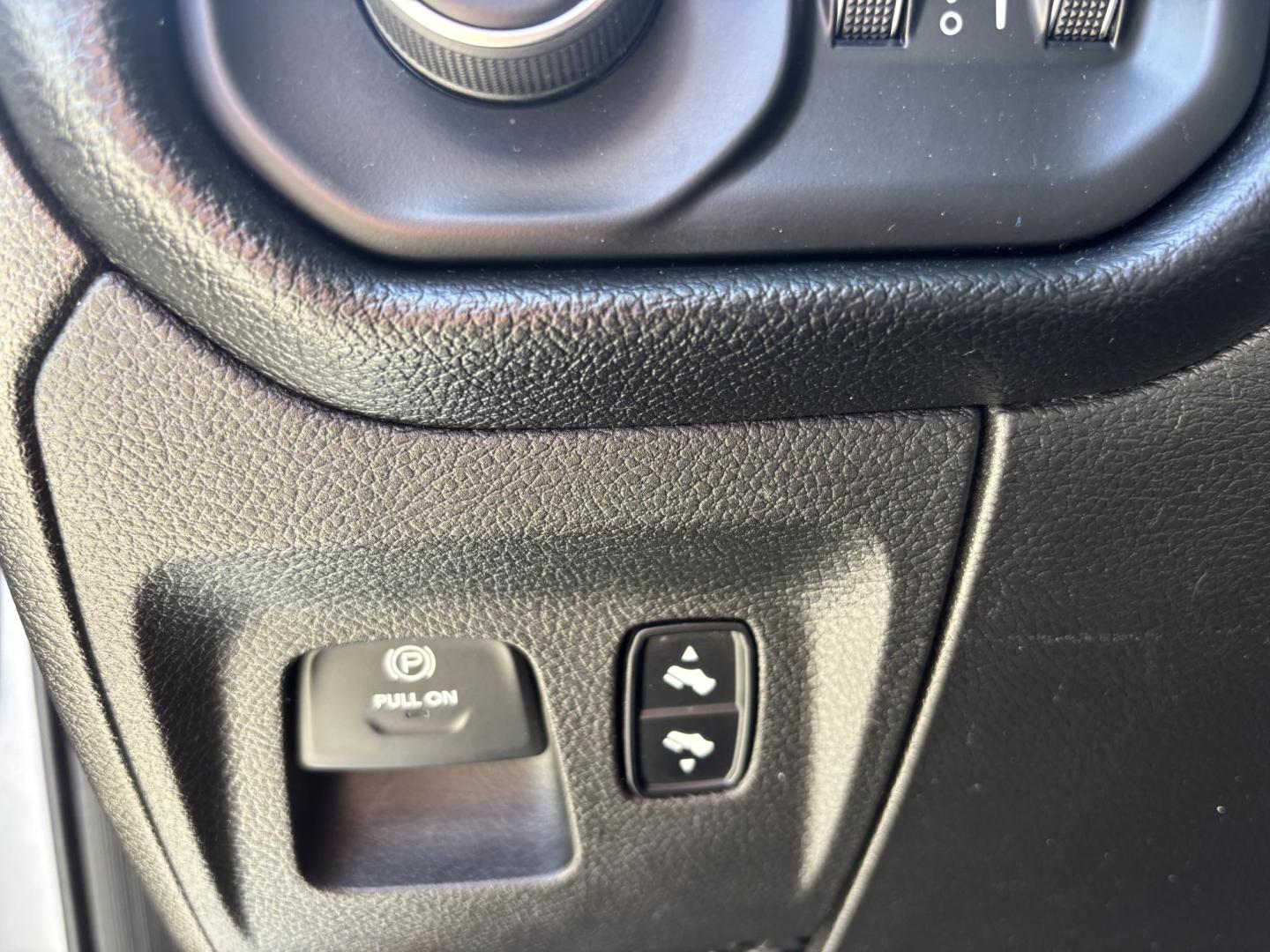 2019 SILVER /DIESEL GRAY RAM 1500 Big Horn Quad Cab 2WD (1C6RREBT1KN) with an 5.7L V8 Hemi engine, 8A transmission, located at 11170 Summerlin Square Dr., Fort Myers Beach, FL, 33931, (239) 999-7777, 26.493546, -81.941628 - Photo#22