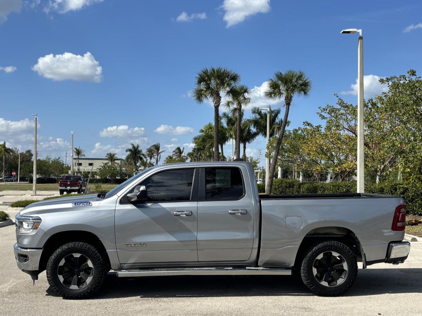 2019 SILVER /DIESEL GRAY RAM 1500 Big Horn Quad Cab 2WD (1C6RREBT1KN) with an 5.7L V8 Hemi engine, 8A transmission, located at 11170 Summerlin Square Dr., Fort Myers Beach, FL, 33931, (239) 999-7777, 26.493546, -81.941628 - Photo#8