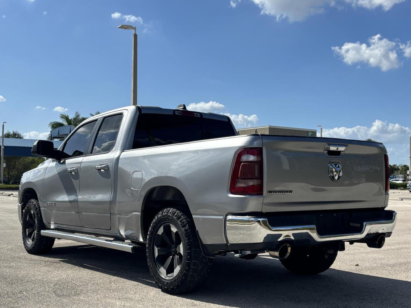 2019 SILVER /DIESEL GRAY RAM 1500 Big Horn Quad Cab 2WD (1C6RREBT1KN) with an 5.7L V8 Hemi engine, 8A transmission, located at 11170 Summerlin Square Dr., Fort Myers Beach, FL, 33931, (239) 999-7777, 26.493546, -81.941628 - Photo#7