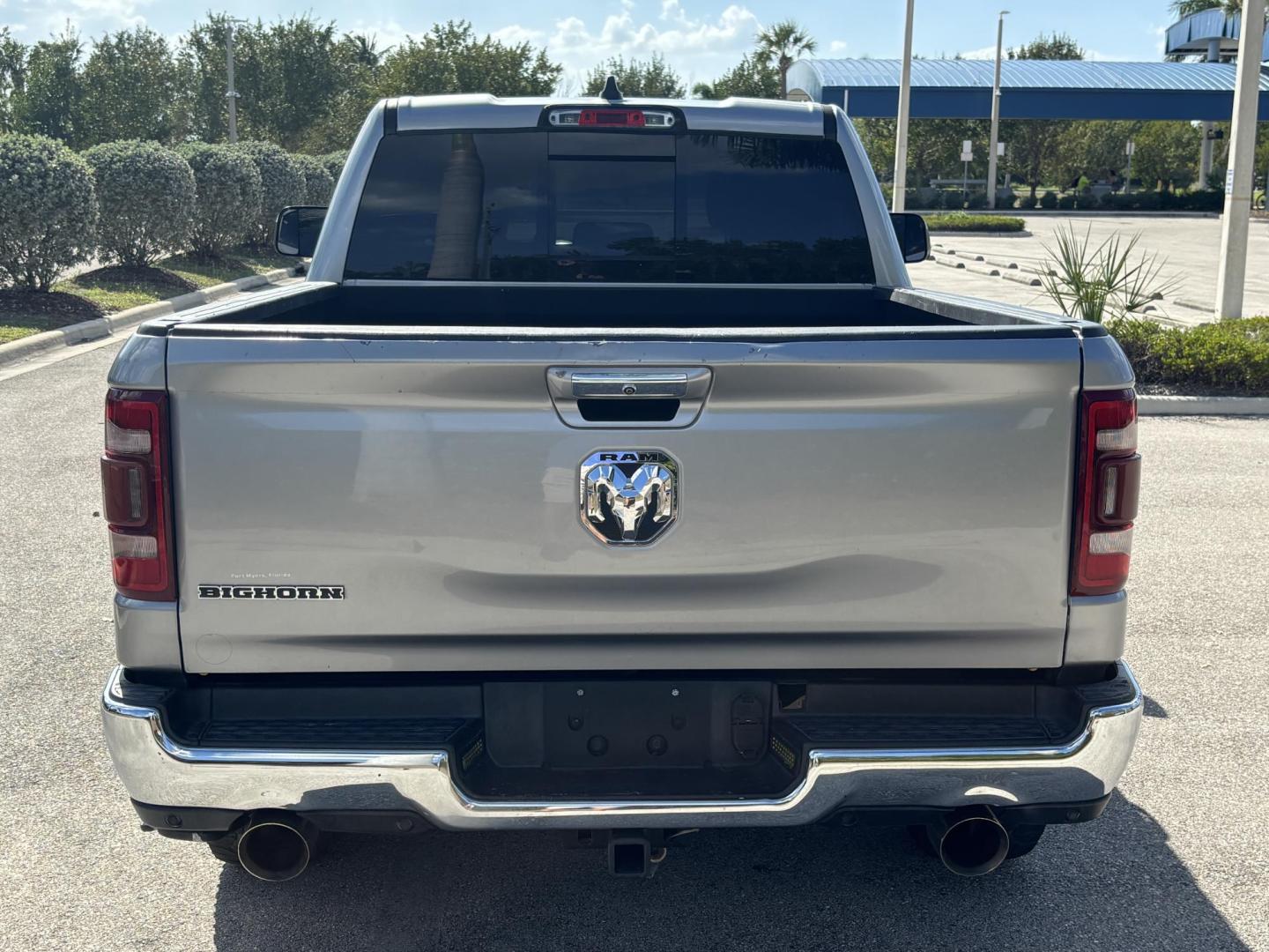 2019 SILVER /DIESEL GRAY RAM 1500 Big Horn Quad Cab 2WD (1C6RREBT1KN) with an 5.7L V8 Hemi engine, 8A transmission, located at 11170 Summerlin Square Dr., Fort Myers Beach, FL, 33931, (239) 999-7777, 26.493546, -81.941628 - Photo#6