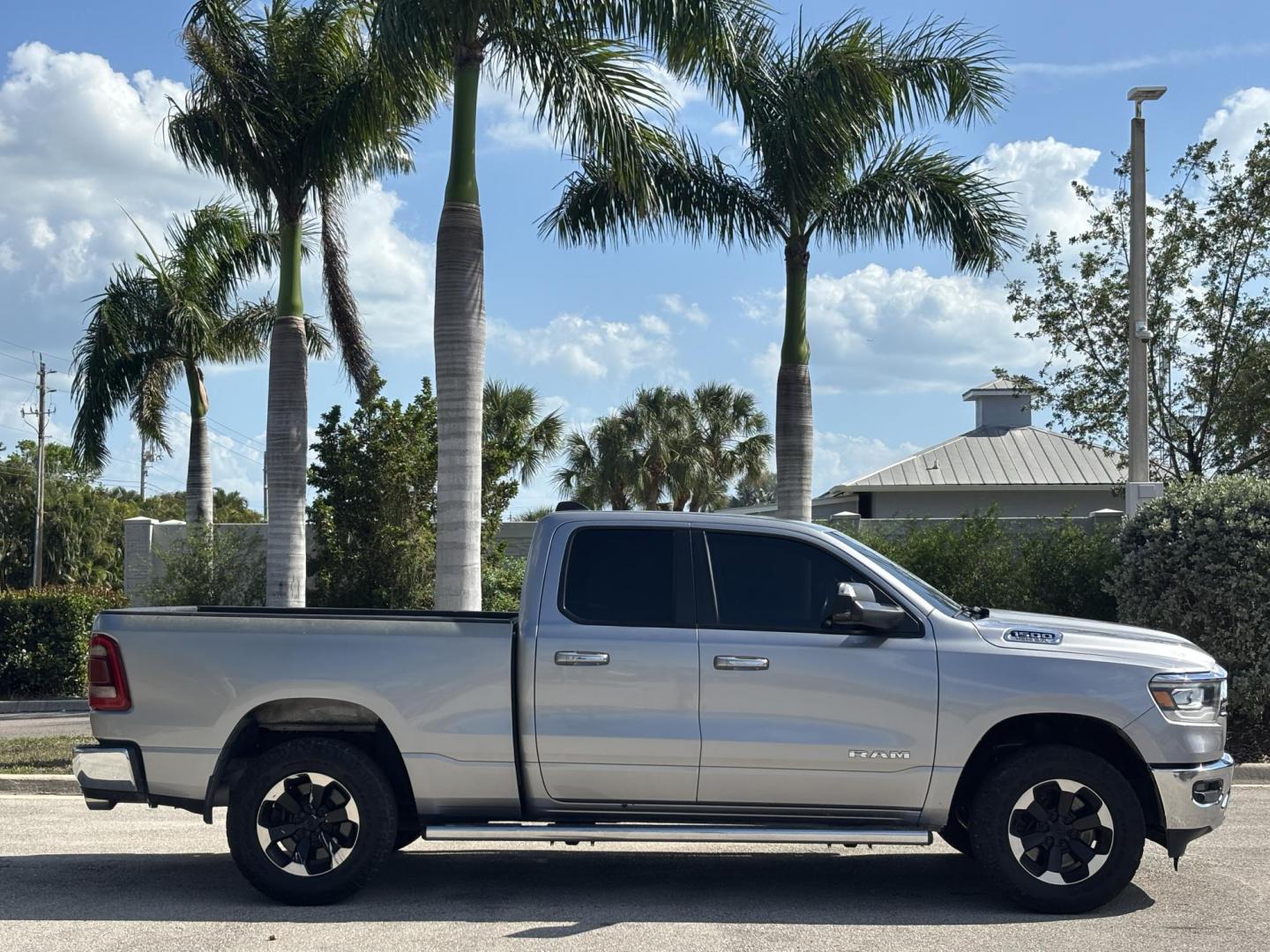2019 SILVER /DIESEL GRAY RAM 1500 Big Horn Quad Cab 2WD (1C6RREBT1KN) with an 5.7L V8 Hemi engine, 8A transmission, located at 11170 Summerlin Square Dr., Fort Myers Beach, FL, 33931, (239) 999-7777, 26.493546, -81.941628 - Photo#4