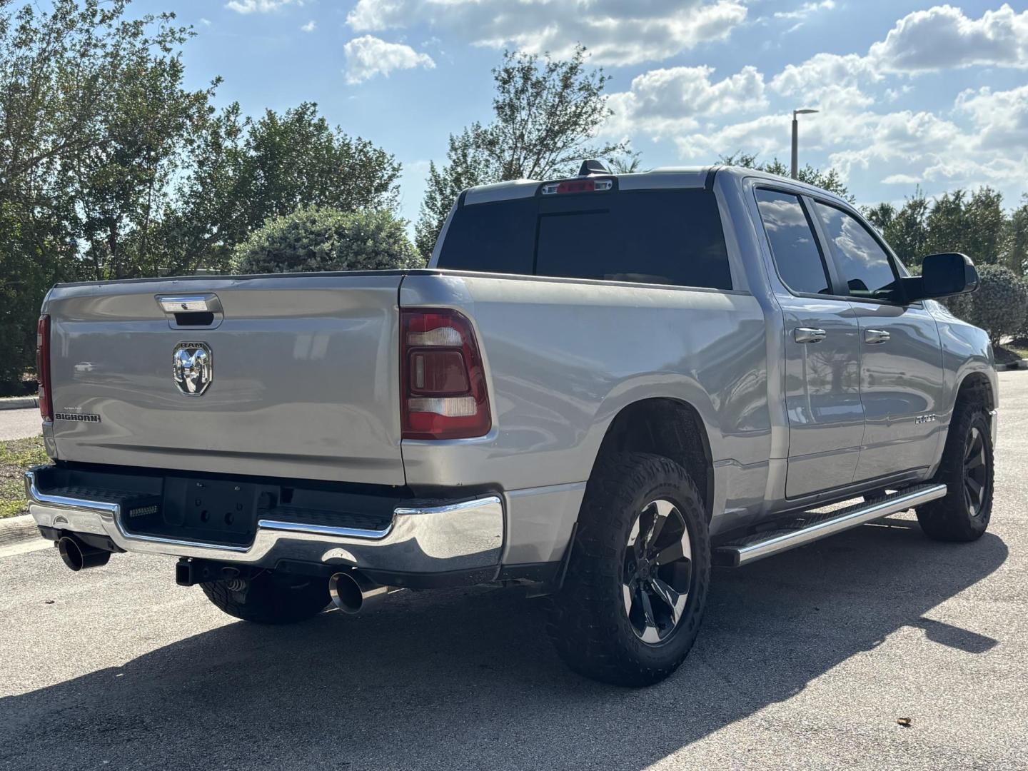 2019 SILVER /DIESEL GRAY RAM 1500 Big Horn Quad Cab 2WD (1C6RREBT1KN) with an 5.7L V8 Hemi engine, 8A transmission, located at 11170 Summerlin Square Dr., Fort Myers Beach, FL, 33931, (239) 999-7777, 26.493546, -81.941628 - Photo#5