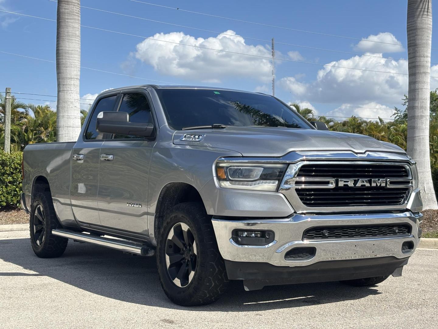 2019 SILVER /DIESEL GRAY RAM 1500 Big Horn Quad Cab 2WD (1C6RREBT1KN) with an 5.7L V8 Hemi engine, 8A transmission, located at 11170 Summerlin Square Dr., Fort Myers Beach, FL, 33931, (239) 999-7777, 26.493546, -81.941628 - Photo#3