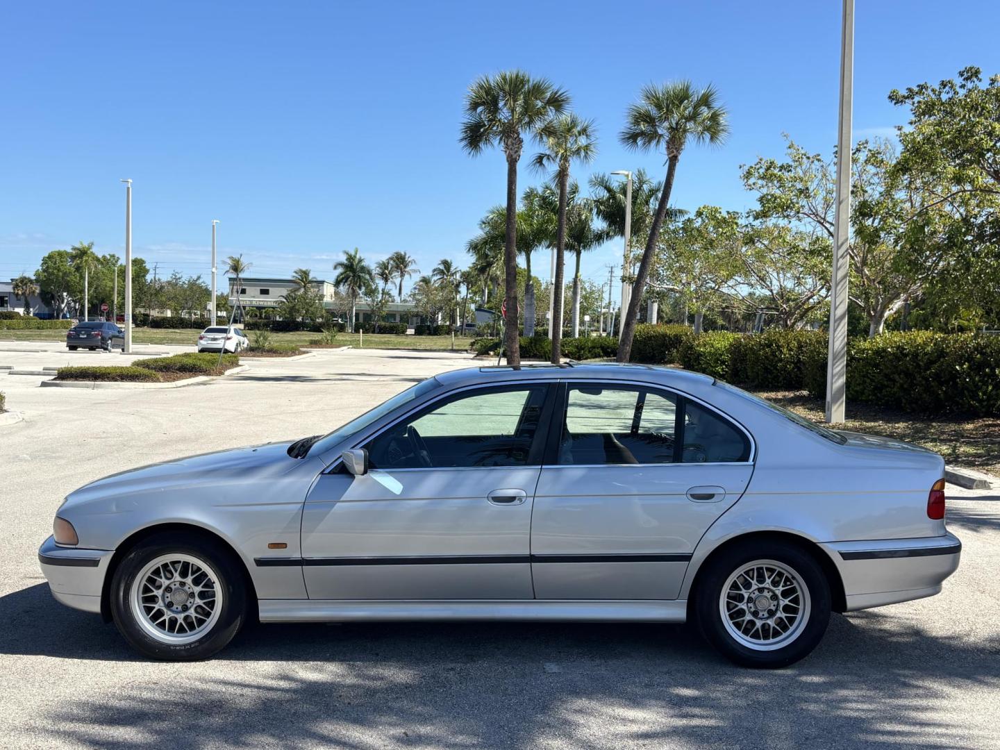 1999 SILVER /LIGHT GRAY LEATHER BMW 5-Series 528i (WBADM6336XB) with an 2.8L L6 DOHC 24V engine, 4-Speed Automatic Overdrive transmission, located at 11170 Summerlin Square Dr., Fort Myers Beach, FL, 33931, (239) 999-7777, 26.493546, -81.941628 - Take a look at this classic and well-kept 1999 BMW 5 Series — a rare find with only 82,000 miles and a history you can feel confident about. This BMW represents a time when driving experience came first. Known for its solid German engineering, smooth ride, and balanced handling, the 5 Series de - Photo#8