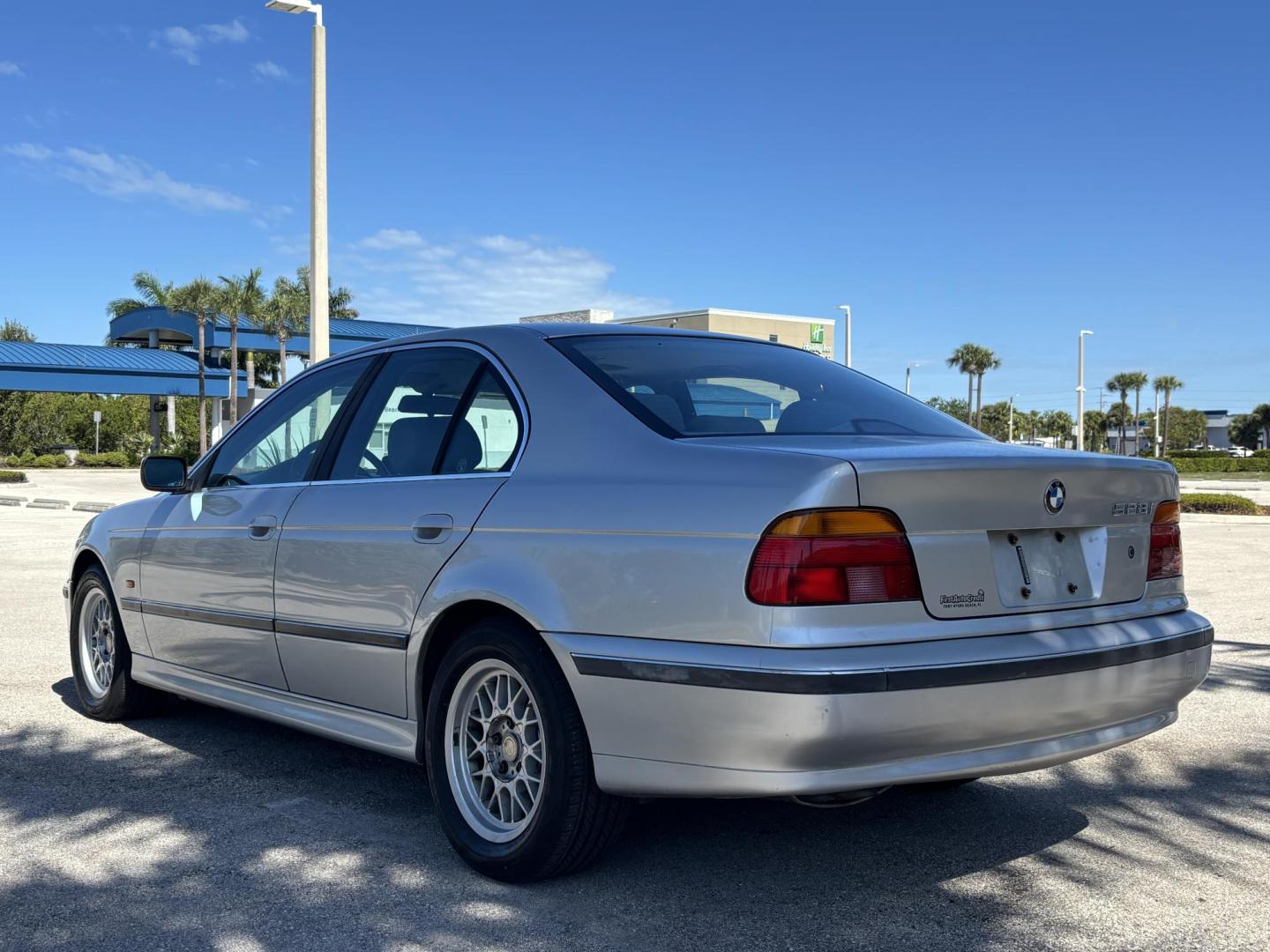 1999 SILVER /LIGHT GRAY LEATHER BMW 5-Series 528i (WBADM6336XB) with an 2.8L L6 DOHC 24V engine, 4-Speed Automatic Overdrive transmission, located at 11170 Summerlin Square Dr., Fort Myers Beach, FL, 33931, (239) 999-7777, 26.493546, -81.941628 - Take a look at this classic and well-kept 1999 BMW 5 Series — a rare find with only 82,000 miles and a history you can feel confident about. This BMW represents a time when driving experience came first. Known for its solid German engineering, smooth ride, and balanced handling, the 5 Series de - Photo#5