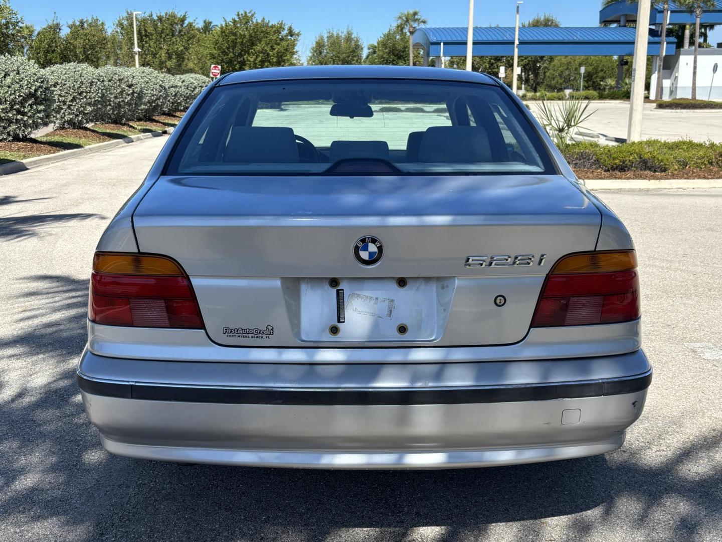 1999 SILVER /LIGHT GRAY LEATHER BMW 5-Series 528i (WBADM6336XB) with an 2.8L L6 DOHC 24V engine, 4-Speed Automatic Overdrive transmission, located at 11170 Summerlin Square Dr., Fort Myers Beach, FL, 33931, (239) 999-7777, 26.493546, -81.941628 - Take a look at this classic and well-kept 1999 BMW 5 Series — a rare find with only 82,000 miles and a history you can feel confident about. This BMW represents a time when driving experience came first. Known for its solid German engineering, smooth ride, and balanced handling, the 5 Series de - Photo#6