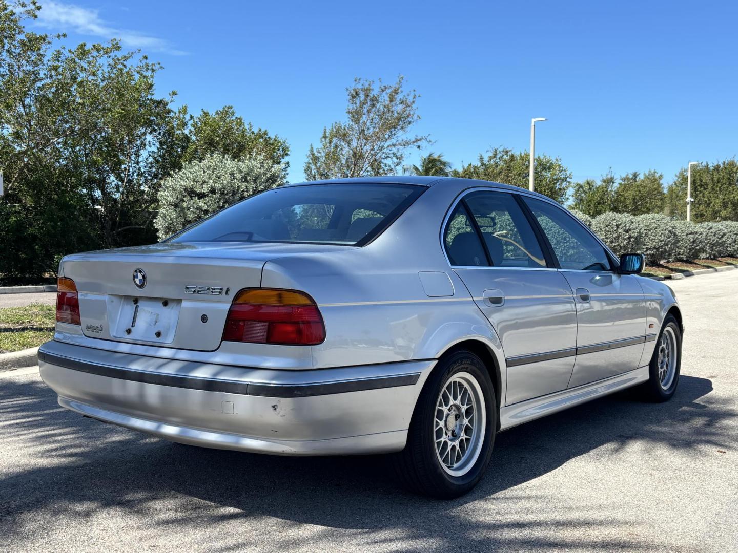 1999 SILVER /LIGHT GRAY LEATHER BMW 5-Series 528i (WBADM6336XB) with an 2.8L L6 DOHC 24V engine, 4-Speed Automatic Overdrive transmission, located at 11170 Summerlin Square Dr., Fort Myers Beach, FL, 33931, (239) 999-7777, 26.493546, -81.941628 - Take a look at this classic and well-kept 1999 BMW 5 Series — a rare find with only 82,000 miles and a history you can feel confident about. This BMW represents a time when driving experience came first. Known for its solid German engineering, smooth ride, and balanced handling, the 5 Series de - Photo#7