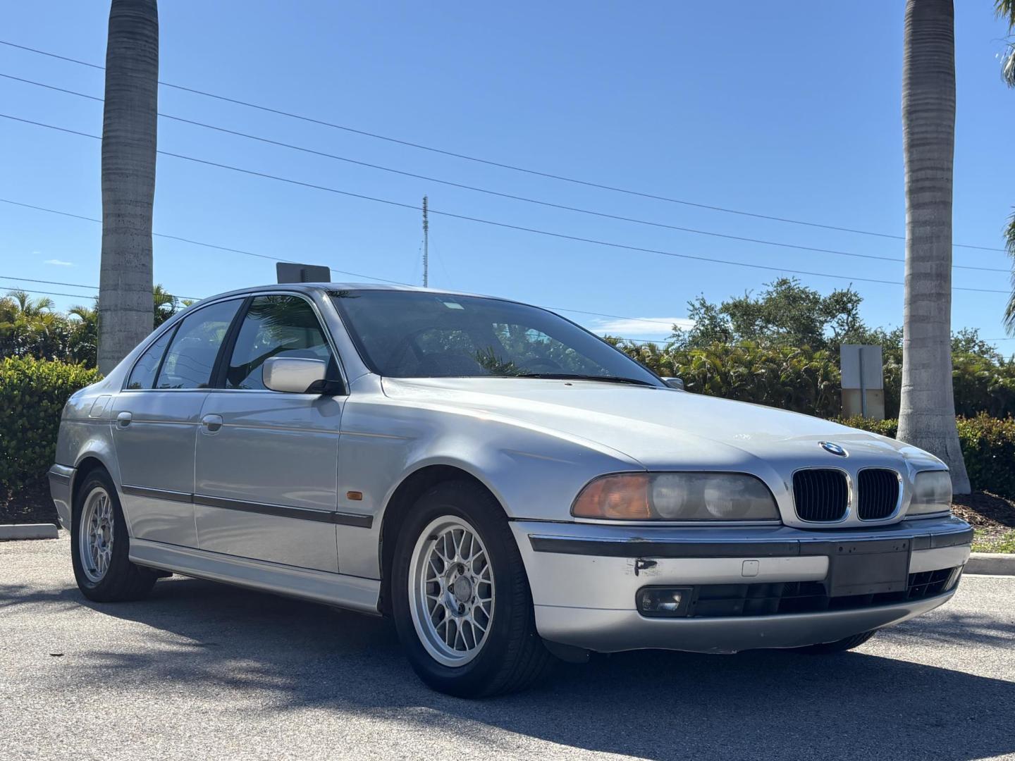 1999 SILVER /LIGHT GRAY LEATHER BMW 5-Series 528i (WBADM6336XB) with an 2.8L L6 DOHC 24V engine, 4-Speed Automatic Overdrive transmission, located at 11170 Summerlin Square Dr., Fort Myers Beach, FL, 33931, (239) 999-7777, 26.493546, -81.941628 - Take a look at this classic and well-kept 1999 BMW 5 Series — a rare find with only 82,000 miles and a history you can feel confident about. This BMW represents a time when driving experience came first. Known for its solid German engineering, smooth ride, and balanced handling, the 5 Series de - Photo#3