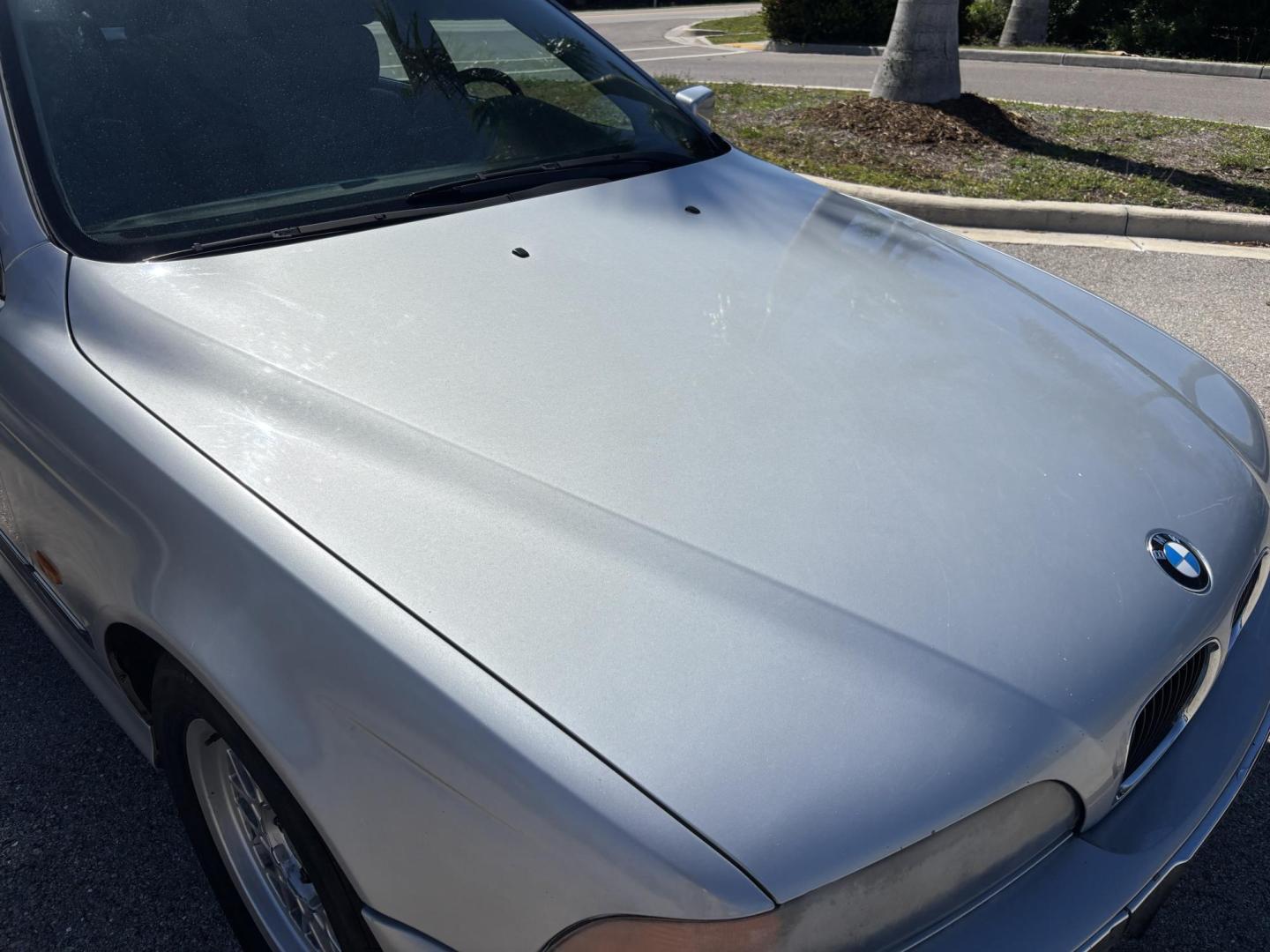 1999 SILVER /LIGHT GRAY LEATHER BMW 5-Series 528i (WBADM6336XB) with an 2.8L L6 DOHC 24V engine, 4-Speed Automatic Overdrive transmission, located at 11170 Summerlin Square Dr., Fort Myers Beach, FL, 33931, (239) 999-7777, 26.493546, -81.941628 - Take a look at this classic and well-kept 1999 BMW 5 Series — a rare find with only 82,000 miles and a history you can feel confident about. This BMW represents a time when driving experience came first. Known for its solid German engineering, smooth ride, and balanced handling, the 5 Series de - Photo#10