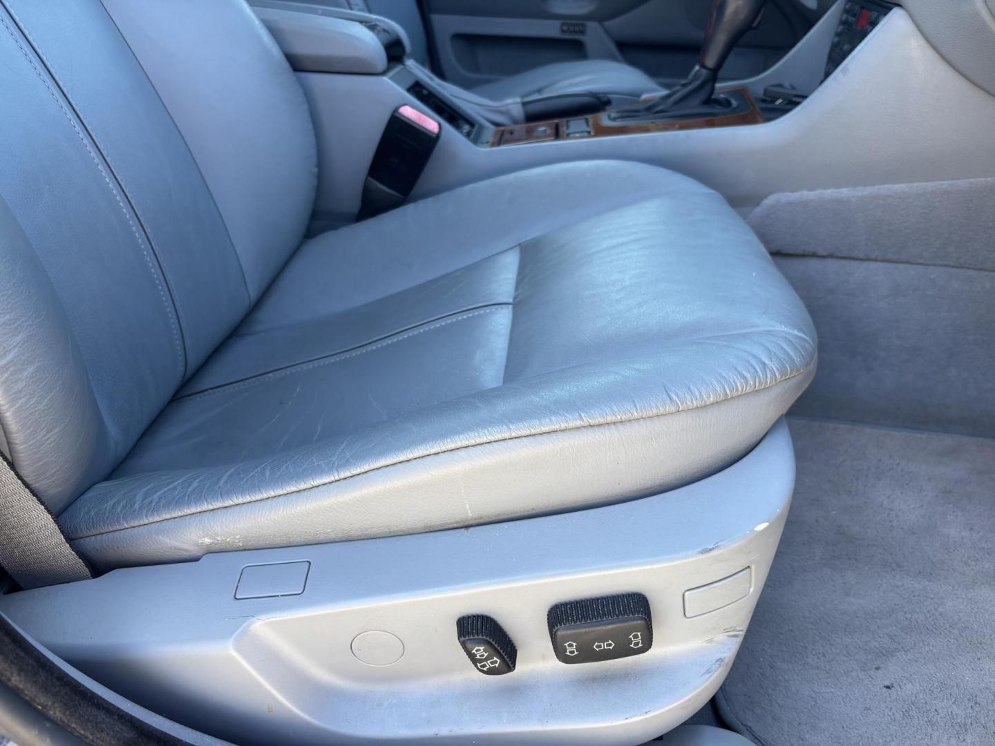1999 SILVER /LIGHT GRAY LEATHER BMW 5-Series 528i (WBADM6336XB) with an 2.8L L6 DOHC 24V engine, 4-Speed Automatic Overdrive transmission, located at 11170 Summerlin Square Dr., Fort Myers Beach, FL, 33931, (239) 999-7777, 26.493546, -81.941628 - Take a look at this classic and well-kept 1999 BMW 5 Series — a rare find with only 82,000 miles and a history you can feel confident about. This BMW represents a time when driving experience came first. Known for its solid German engineering, smooth ride, and balanced handling, the 5 Series de - Photo#25