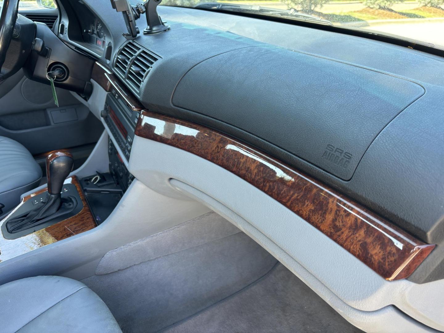 1999 SILVER /LIGHT GRAY LEATHER BMW 5-Series 528i (WBADM6336XB) with an 2.8L L6 DOHC 24V engine, 4-Speed Automatic Overdrive transmission, located at 11170 Summerlin Square Dr., Fort Myers Beach, FL, 33931, (239) 999-7777, 26.493546, -81.941628 - Take a look at this classic and well-kept 1999 BMW 5 Series — a rare find with only 82,000 miles and a history you can feel confident about. This BMW represents a time when driving experience came first. Known for its solid German engineering, smooth ride, and balanced handling, the 5 Series de - Photo#23