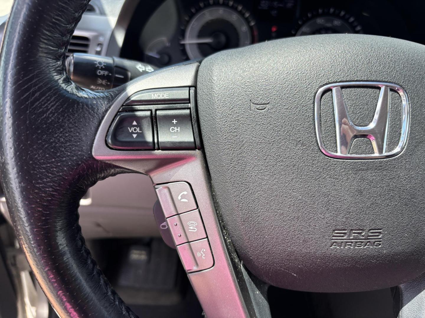 2016 WHITE Honda Odyssey EX-L (5FNRL5H60GB) with an 3.5L V6 SOHC 24V engine, 6A transmission, located at 11170 Summerlin Square Dr., Fort Myers Beach, FL, 33931, (239) 999-7777, 26.493546, -81.941628 - Photo#31