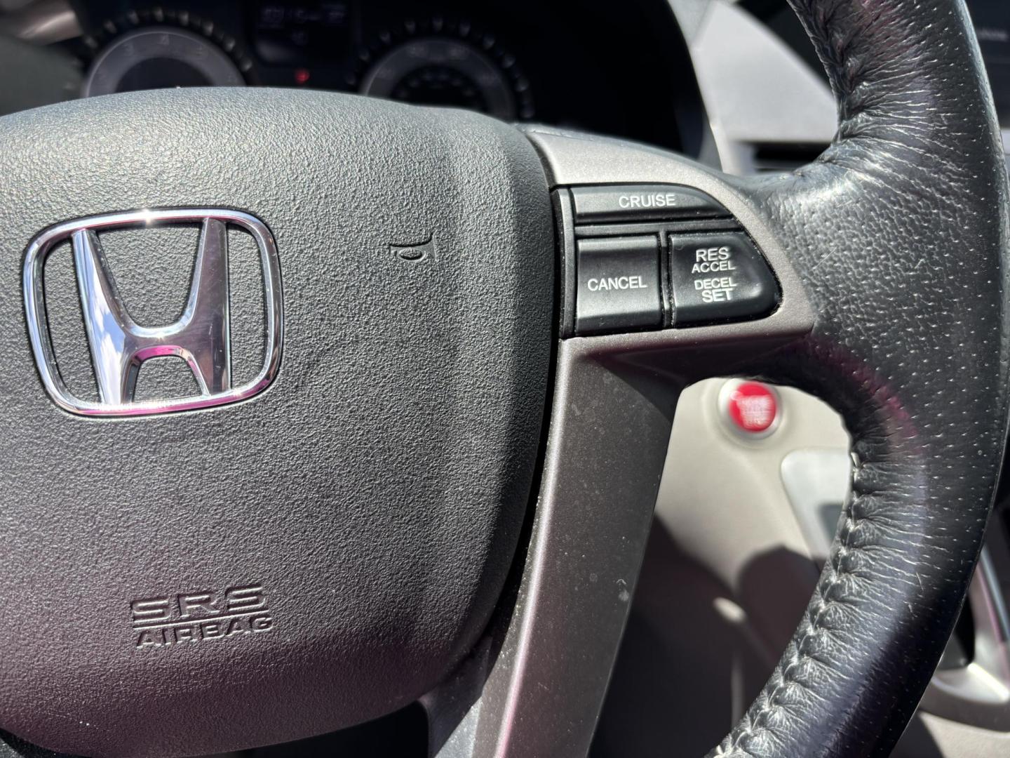 2016 WHITE Honda Odyssey EX-L (5FNRL5H60GB) with an 3.5L V6 SOHC 24V engine, 6A transmission, located at 11170 Summerlin Square Dr., Fort Myers Beach, FL, 33931, (239) 999-7777, 26.493546, -81.941628 - Photo#32