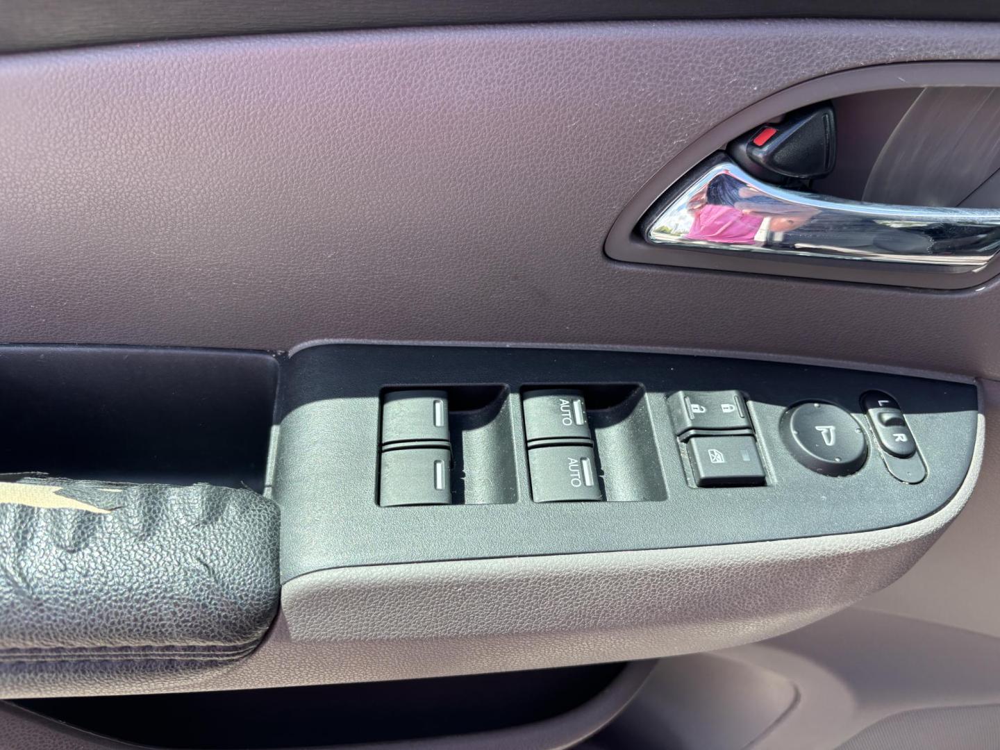 2016 WHITE Honda Odyssey EX-L (5FNRL5H60GB) with an 3.5L V6 SOHC 24V engine, 6A transmission, located at 11170 Summerlin Square Dr., Fort Myers Beach, FL, 33931, (239) 999-7777, 26.493546, -81.941628 - Photo#28