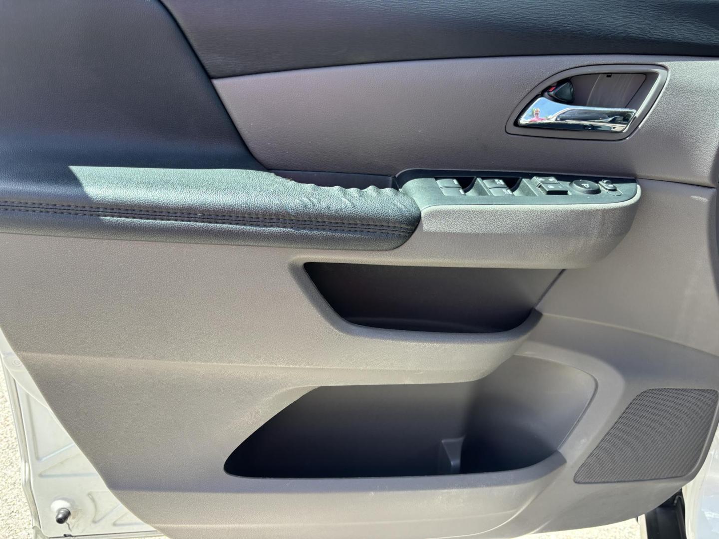 2016 WHITE Honda Odyssey EX-L (5FNRL5H60GB) with an 3.5L V6 SOHC 24V engine, 6A transmission, located at 11170 Summerlin Square Dr., Fort Myers Beach, FL, 33931, (239) 999-7777, 26.493546, -81.941628 - Photo#27