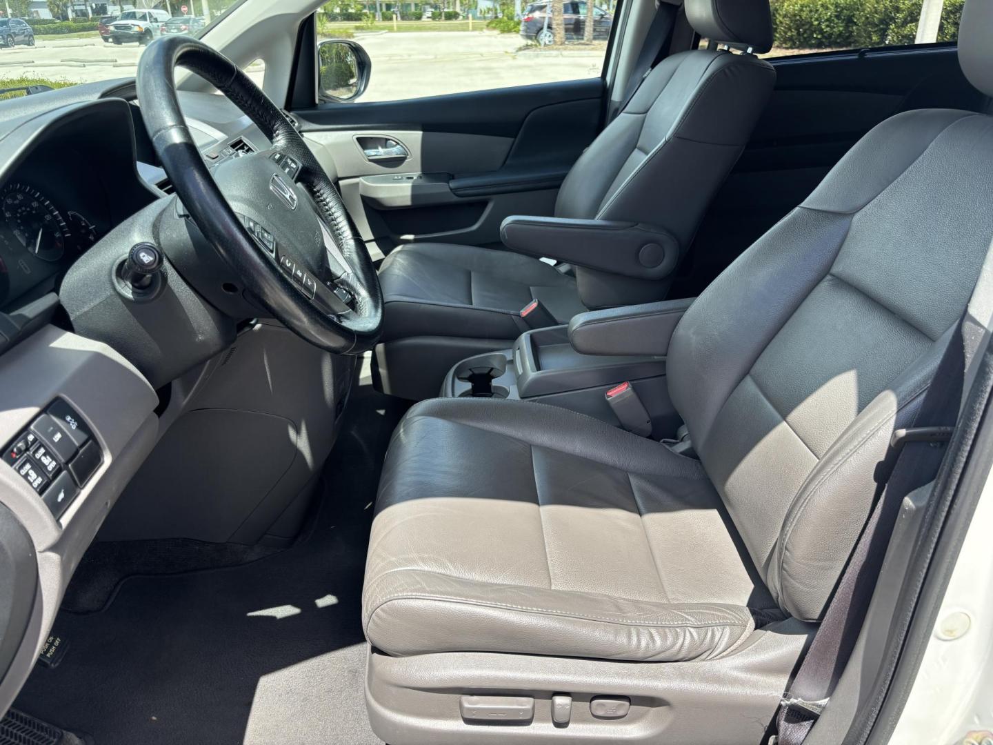 2016 WHITE Honda Odyssey EX-L (5FNRL5H60GB) with an 3.5L V6 SOHC 24V engine, 6A transmission, located at 11170 Summerlin Square Dr., Fort Myers Beach, FL, 33931, (239) 999-7777, 26.493546, -81.941628 - Photo#11