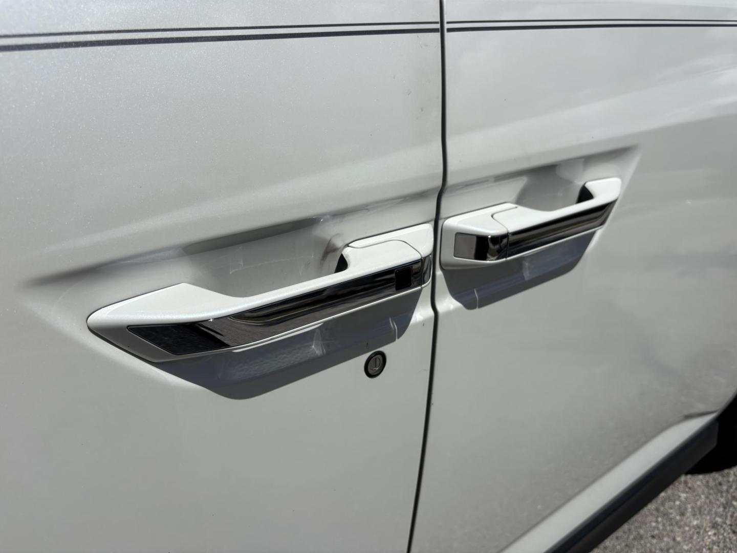 2016 WHITE Honda Odyssey EX-L (5FNRL5H60GB) with an 3.5L V6 SOHC 24V engine, 6A transmission, located at 11170 Summerlin Square Dr., Fort Myers Beach, FL, 33931, (239) 999-7777, 26.493546, -81.941628 - Photo#26